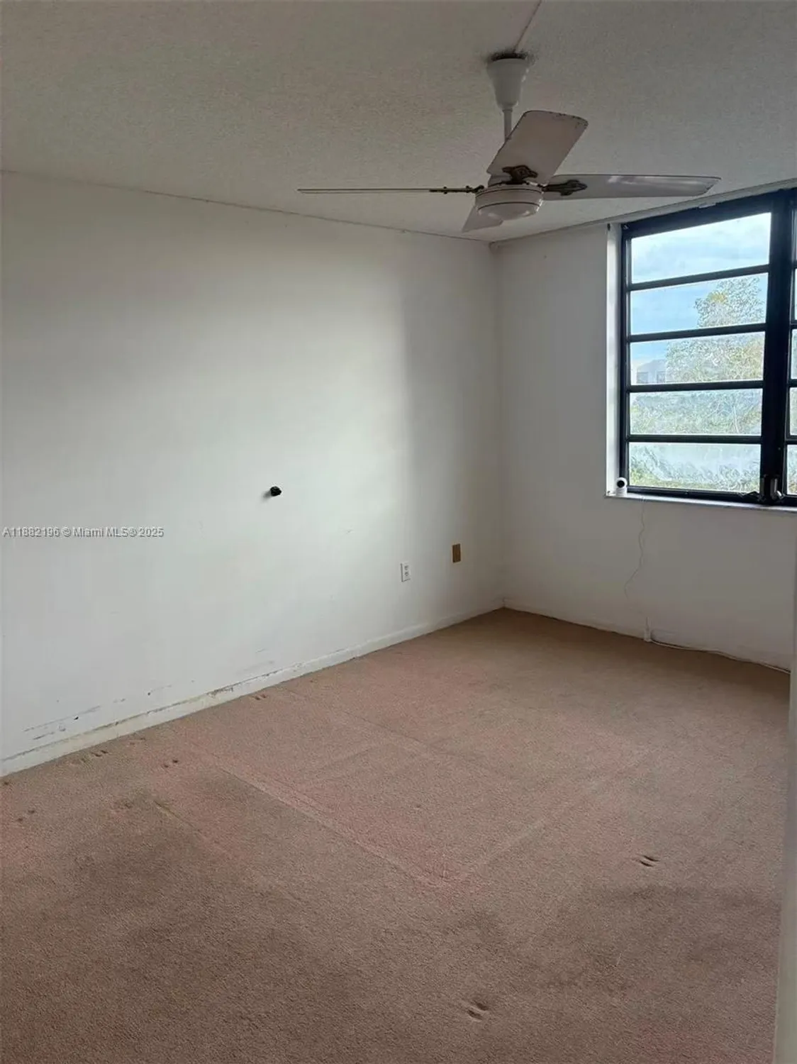 Property Slideshow image 11 of 71 | 1100 colony point cir 518, Pembroke Pines, FL, 33026