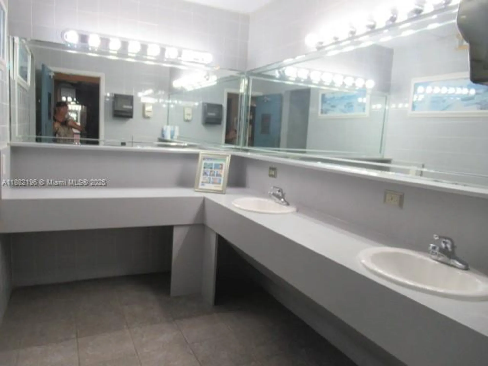 Property Slideshow image 27 of 71 | 1100 colony point cir 518, Pembroke Pines, FL, 33026