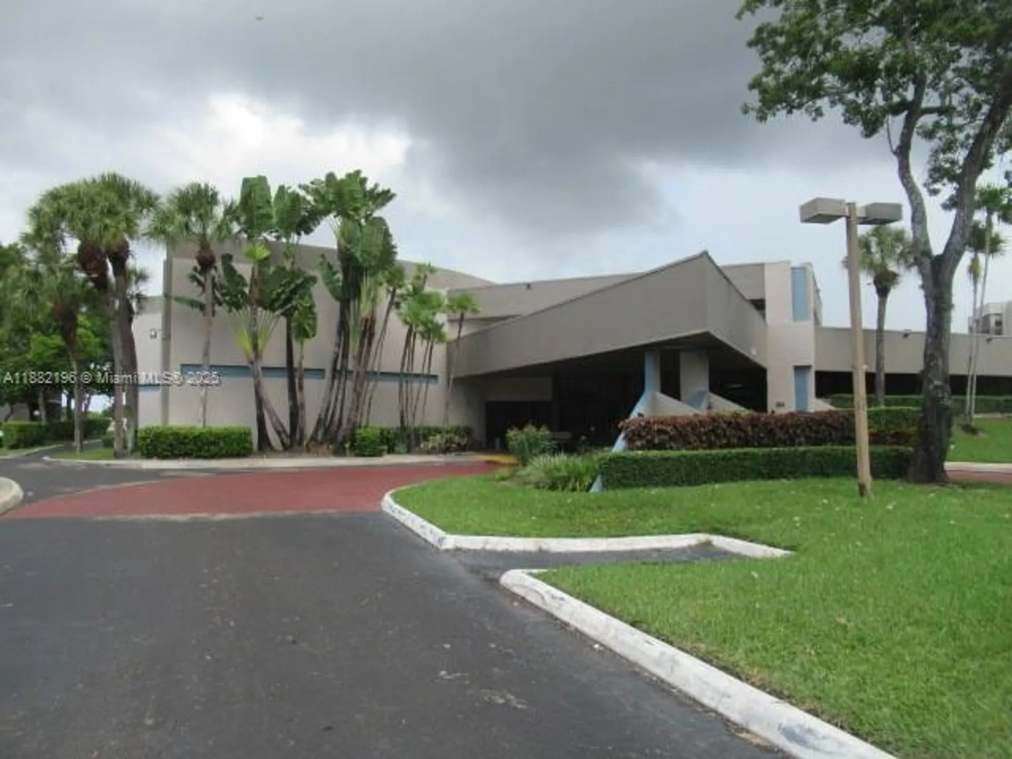 Property Slideshow image 33 of 71 | 1100 colony point cir 518, Pembroke Pines, FL, 33026