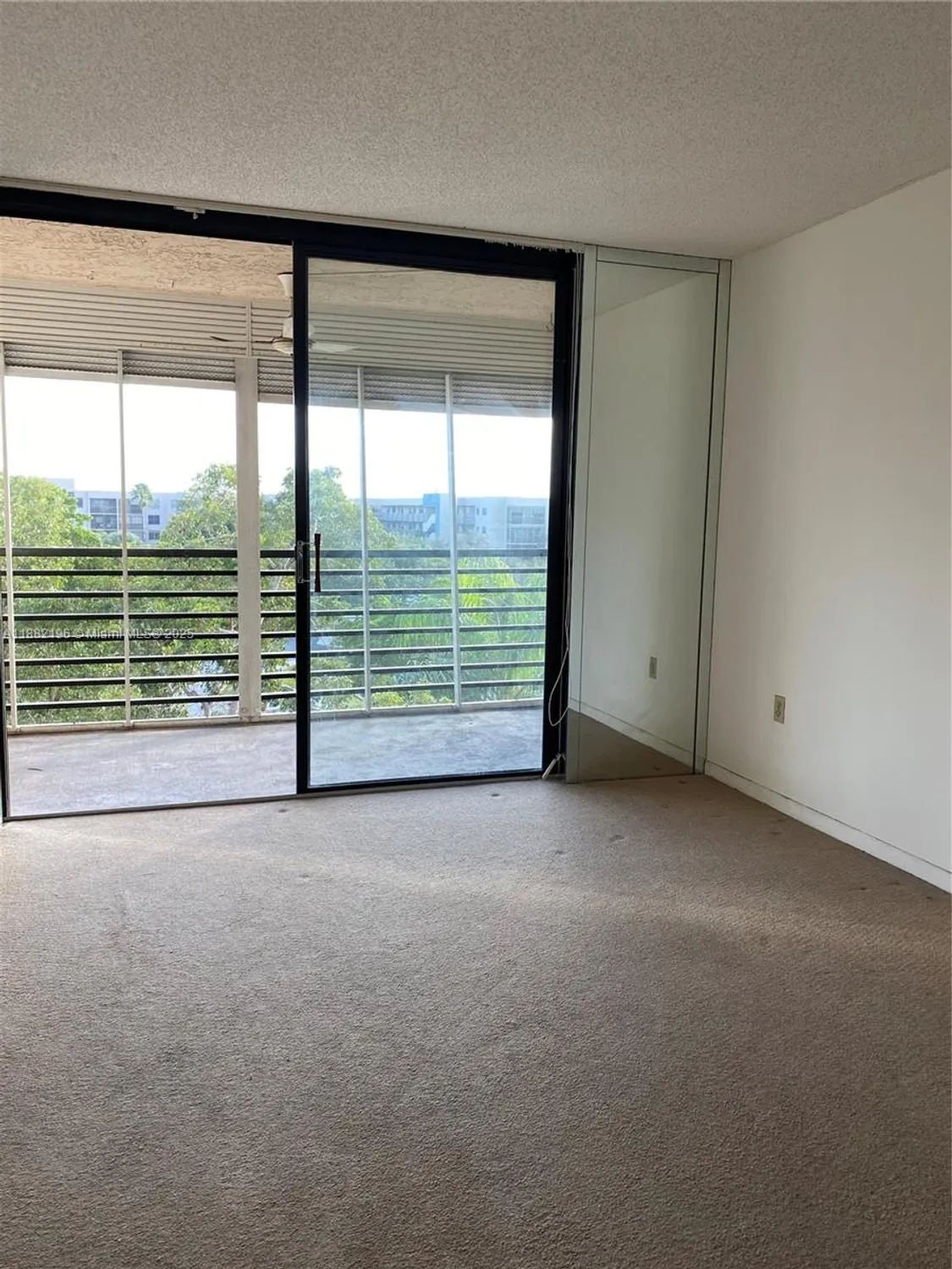 Property Slideshow image 6 of 71 | 1100 colony point cir 518, Pembroke Pines, FL, 33026