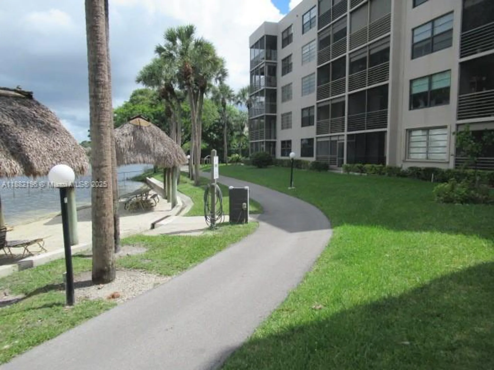 Property Slideshow image 9 of 71 | 1100 colony point cir 518, Pembroke Pines, FL, 33026