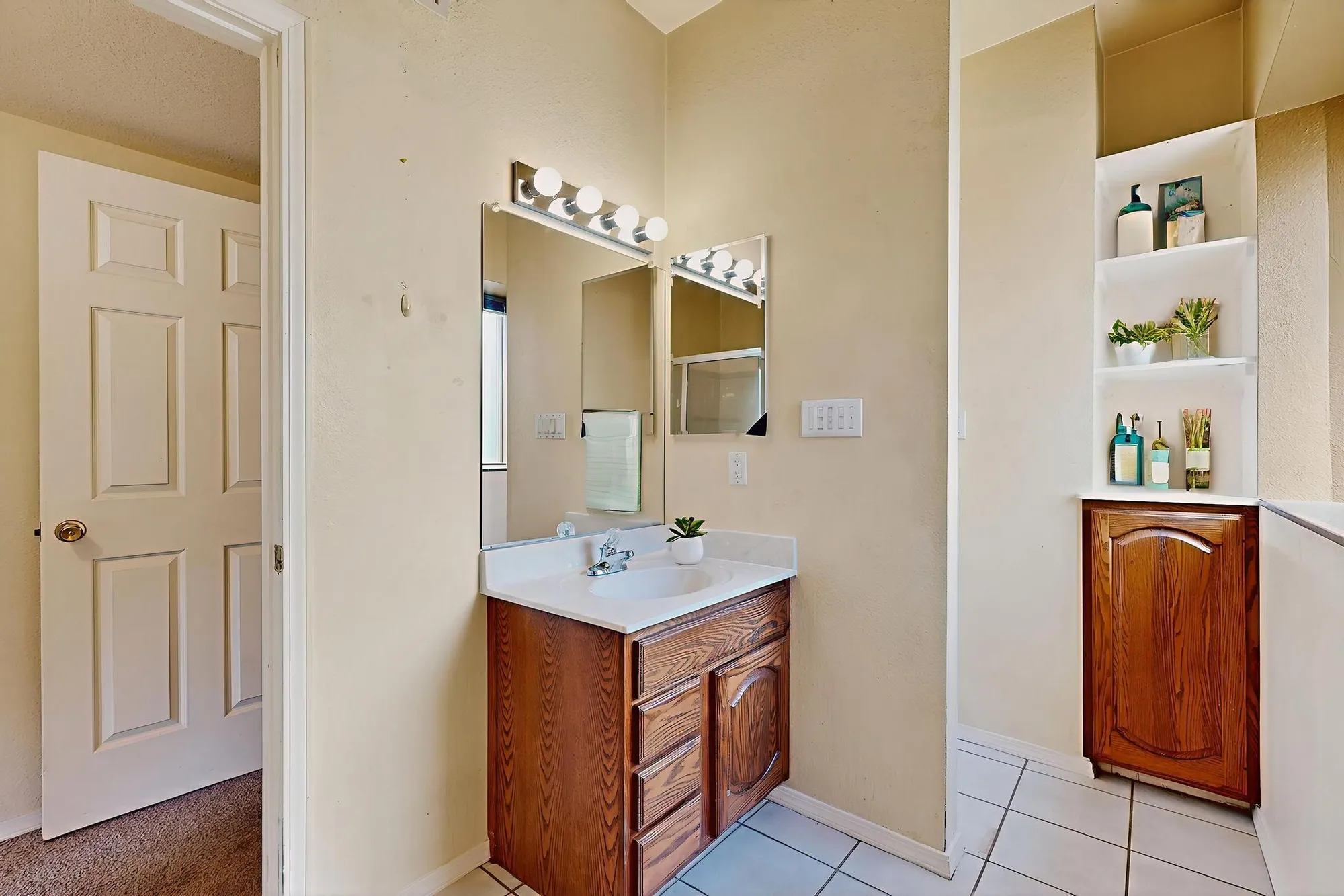 Property Slideshow image 18 of 51 | 617 eastlake ct, Rio Rancho, NM, 87124