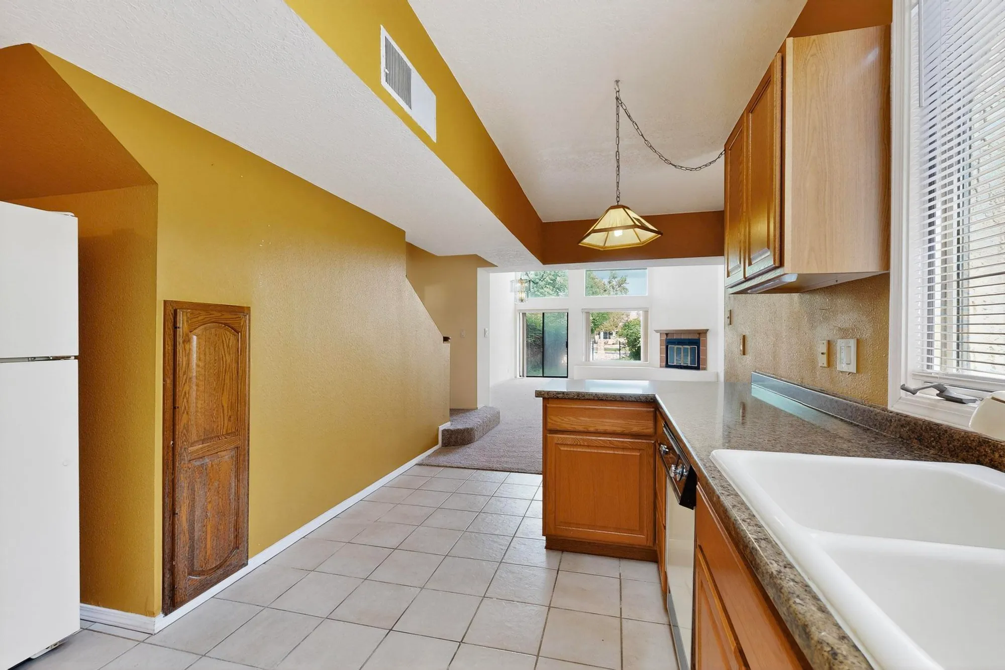 Property Slideshow image 11 of 51 | 617 eastlake ct, Rio Rancho, NM, 87124
