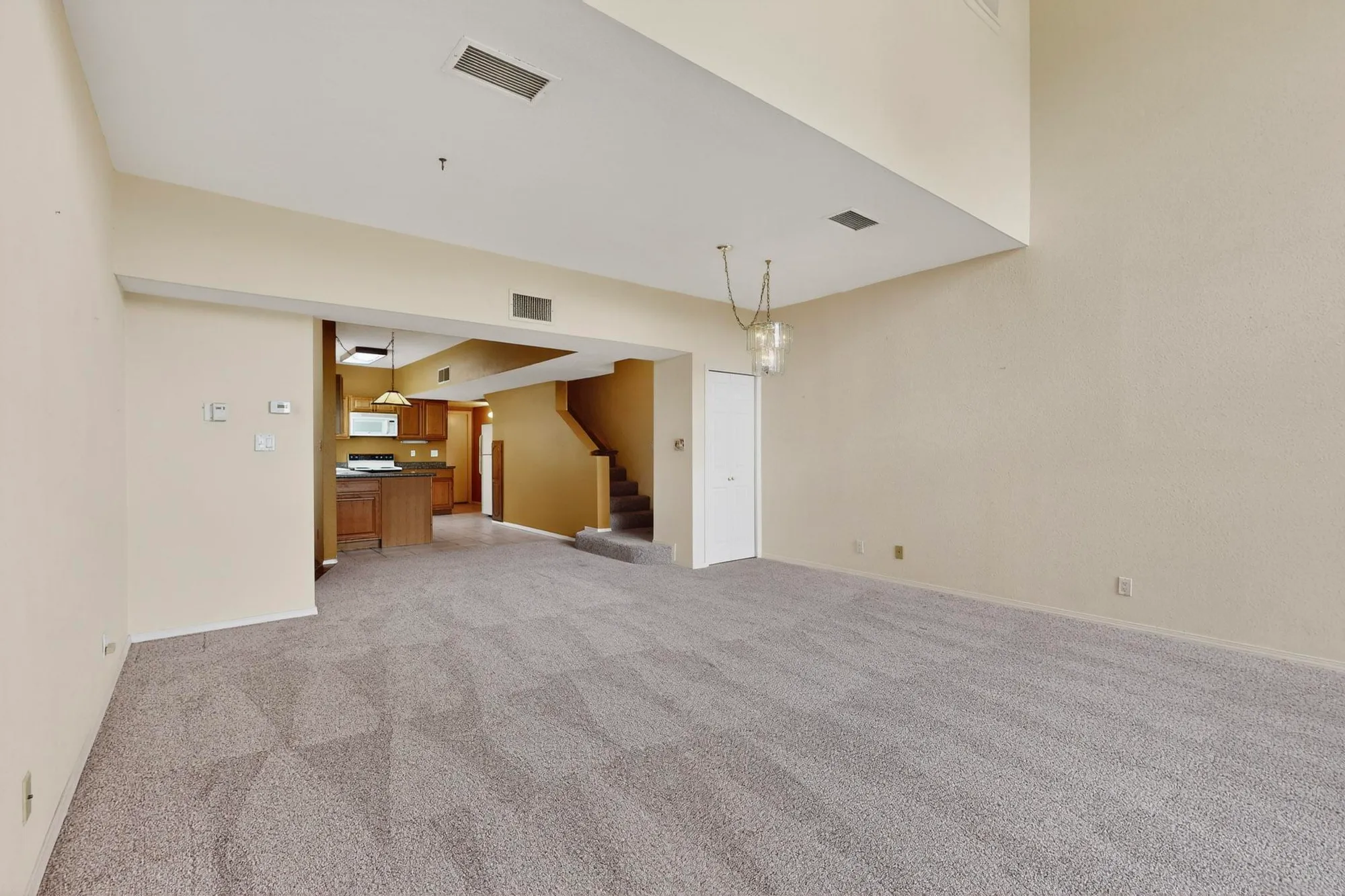 Property Slideshow image 13 of 51 | 617 eastlake ct, Rio Rancho, NM, 87124