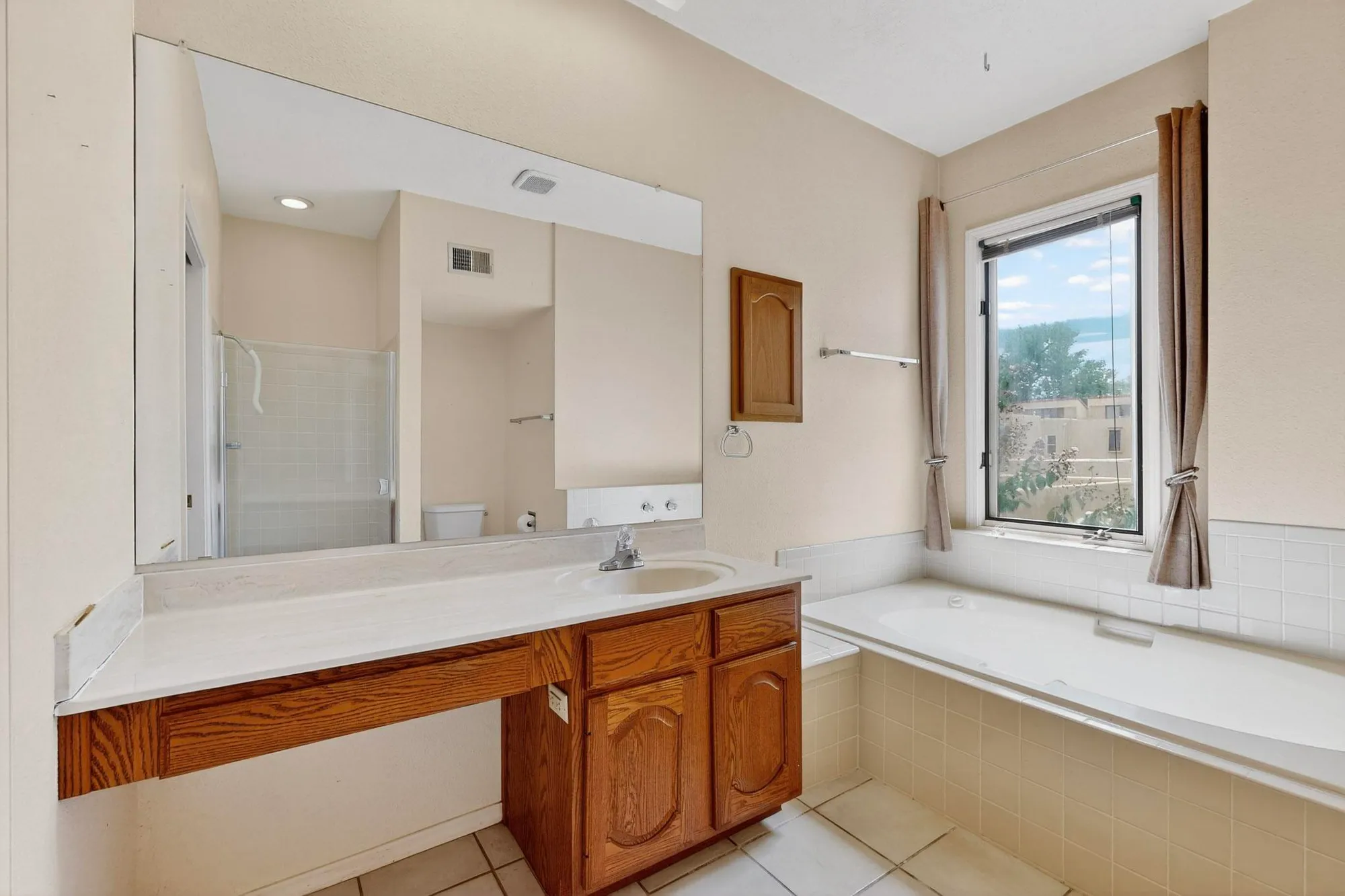Property Slideshow image 24 of 51 | 617 eastlake ct, Rio Rancho, NM, 87124