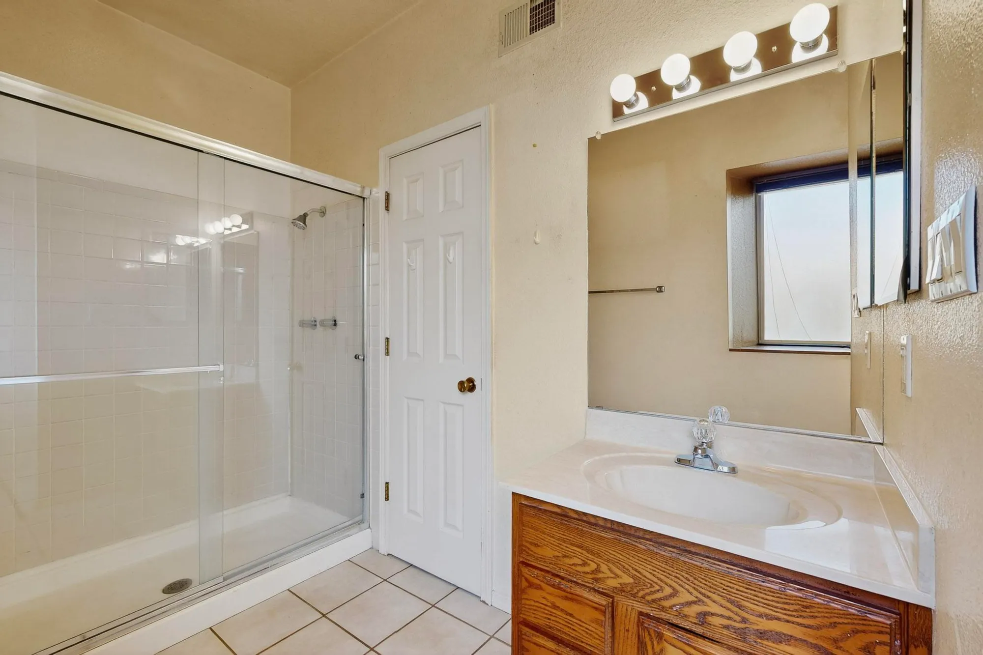 Property Slideshow image 27 of 51 | 617 eastlake ct, Rio Rancho, NM, 87124