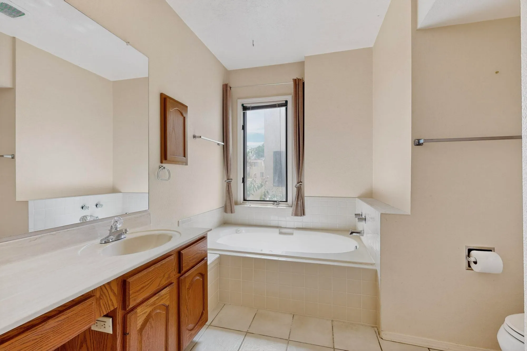 Property Slideshow image 23 of 51 | 617 eastlake ct, Rio Rancho, NM, 87124