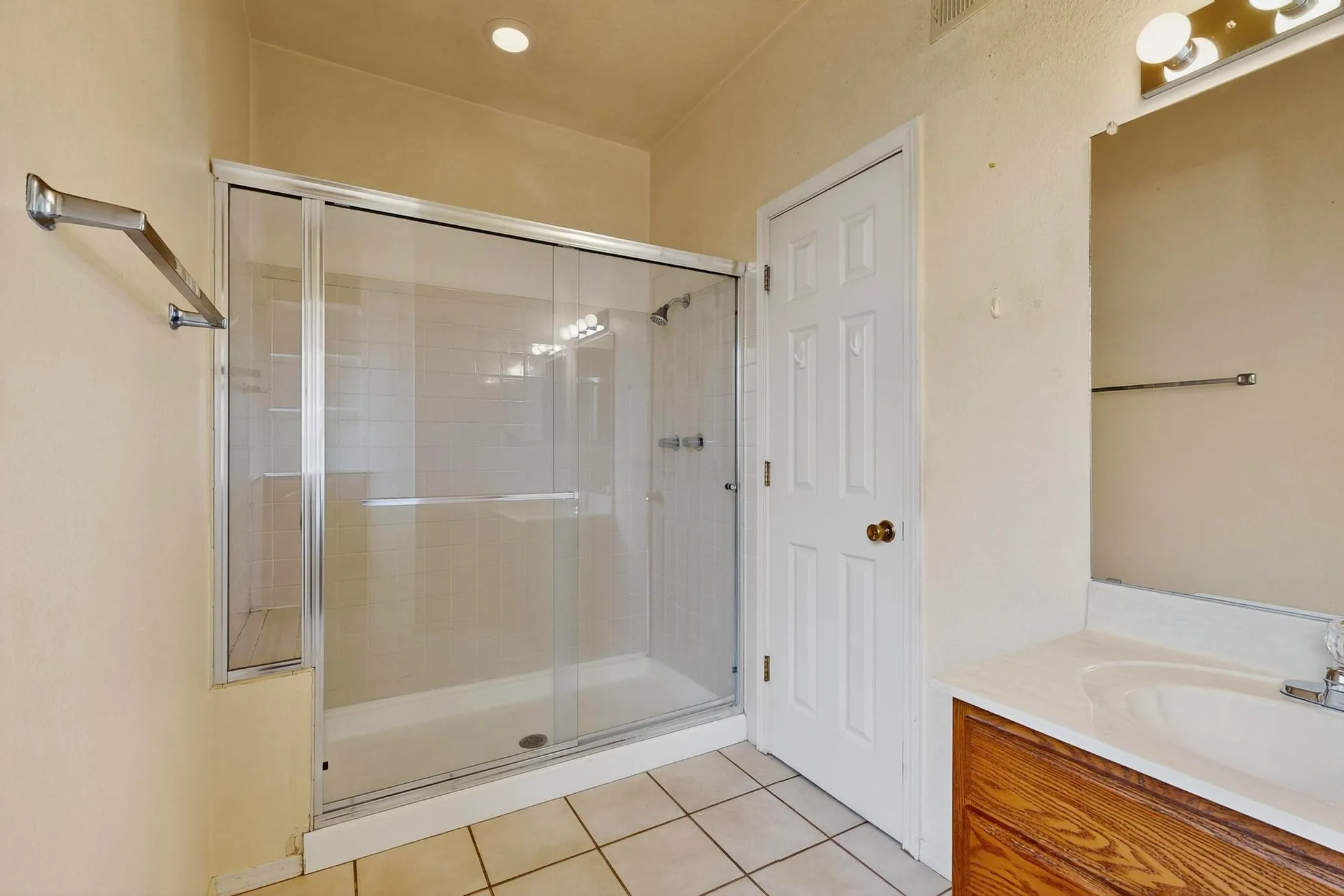 Property Slideshow image 34 of 51 | 617 eastlake ct, Rio Rancho, NM, 87124
