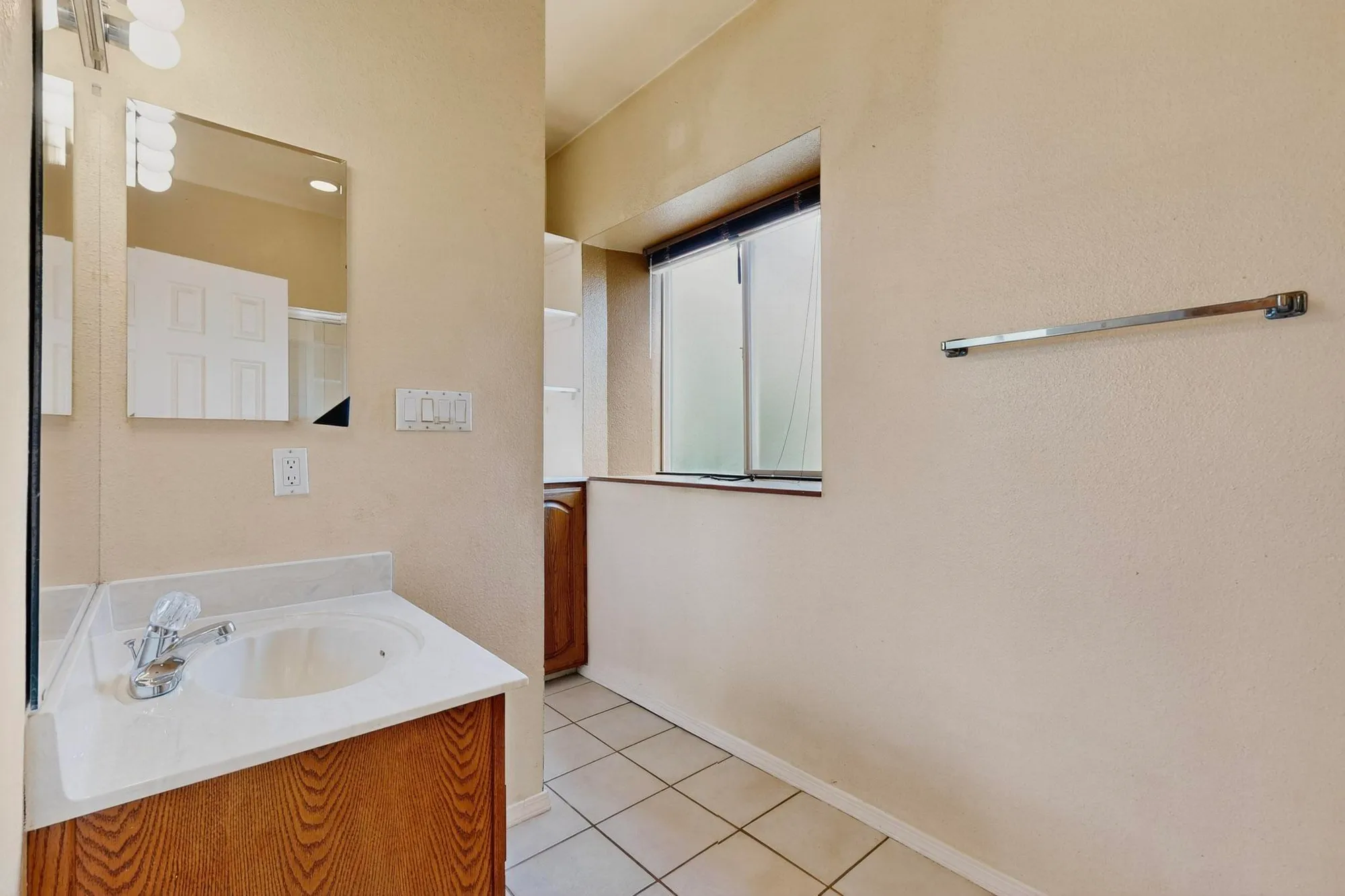 Property Slideshow image 33 of 51 | 617 eastlake ct, Rio Rancho, NM, 87124