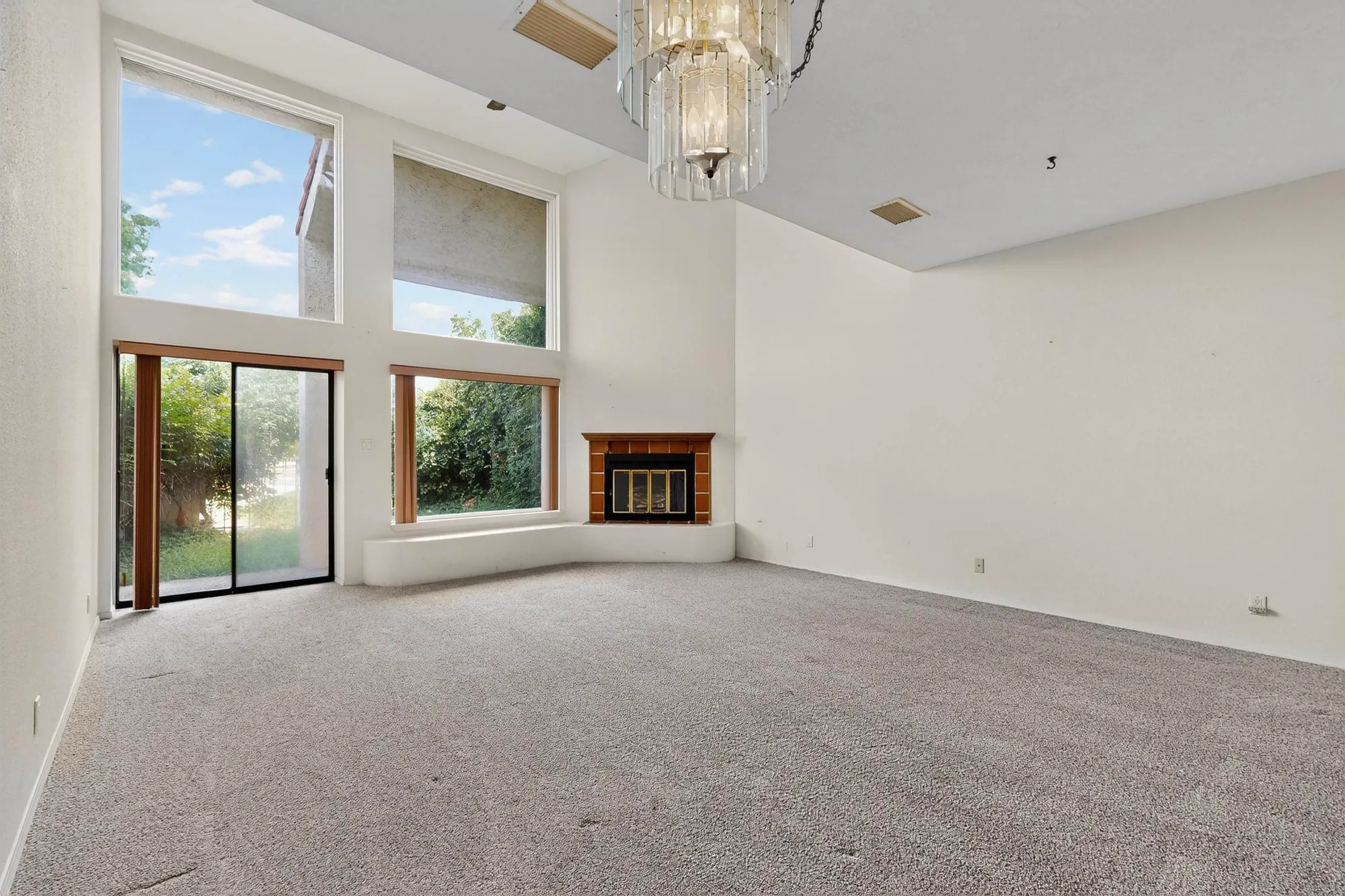 Property Slideshow image 6 of 51 | 617 eastlake ct, Rio Rancho, NM, 87124