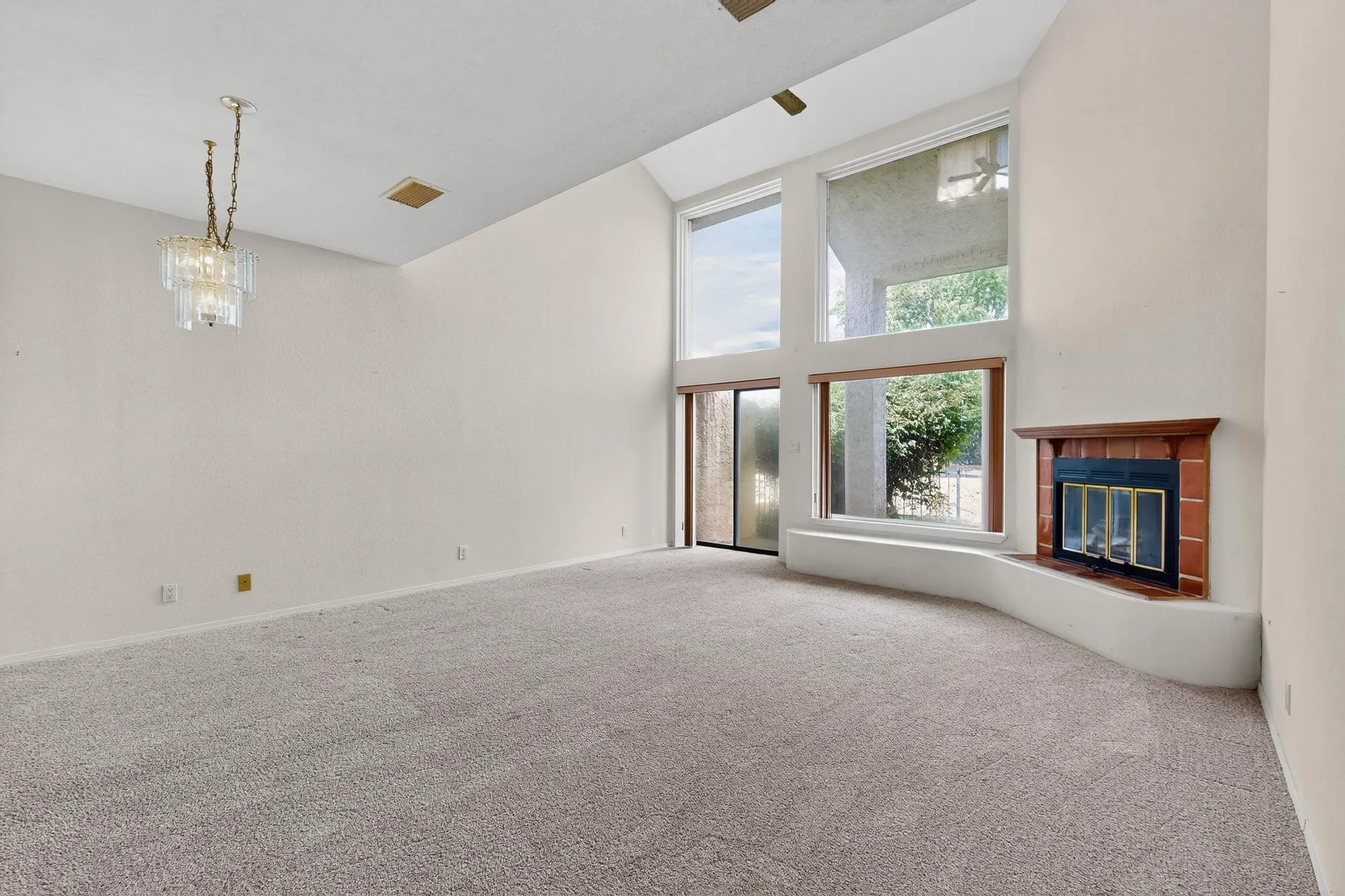 Property Slideshow image 7 of 51 | 617 eastlake ct, Rio Rancho, NM, 87124