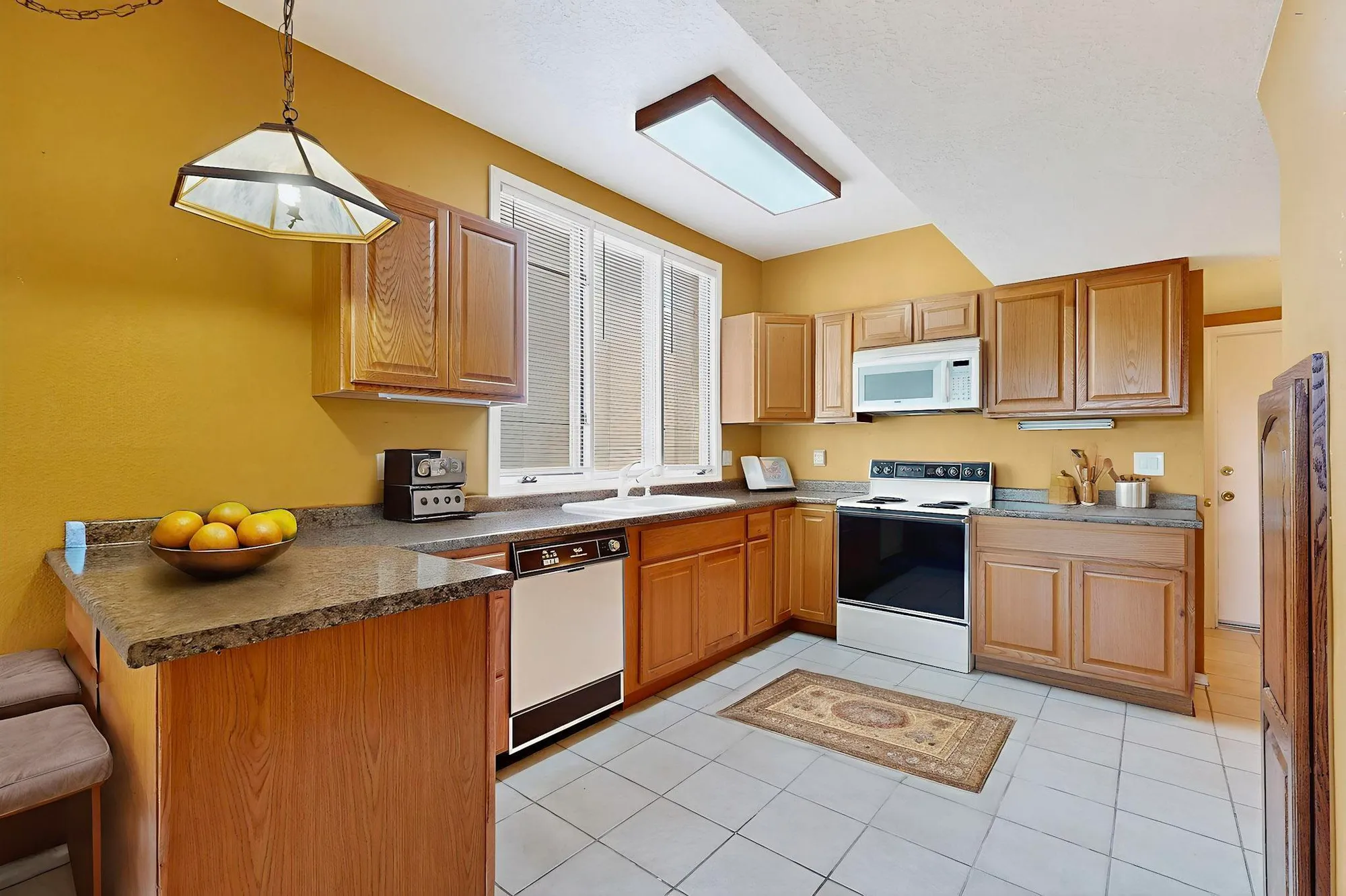Property Slideshow image 8 of 51 | 617 eastlake ct, Rio Rancho, NM, 87124