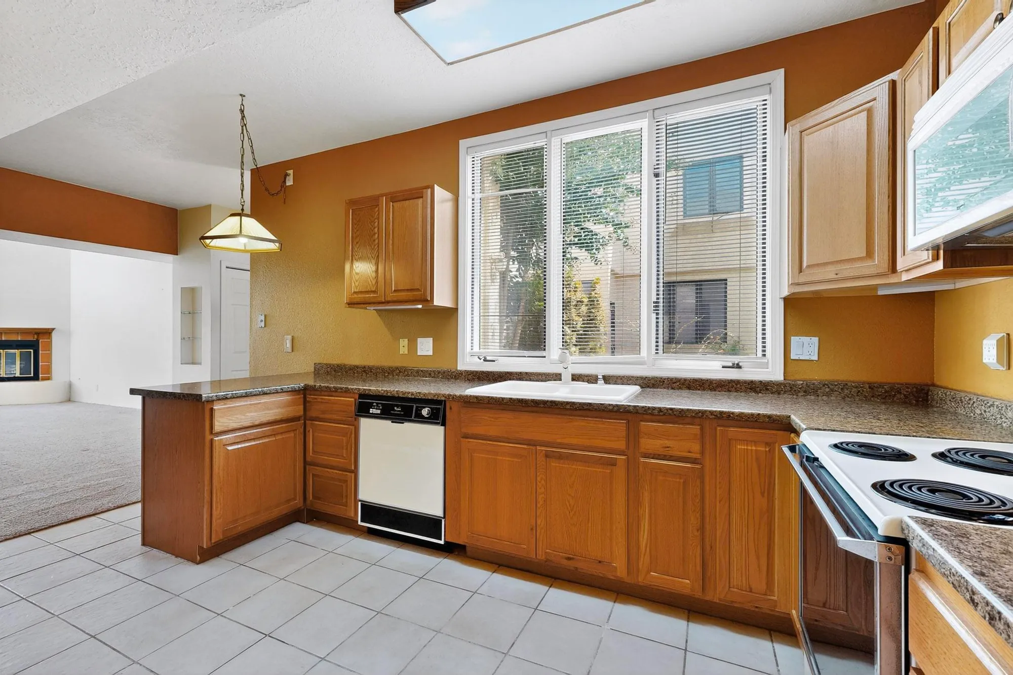 Property Slideshow image 9 of 51 | 617 eastlake ct, Rio Rancho, NM, 87124