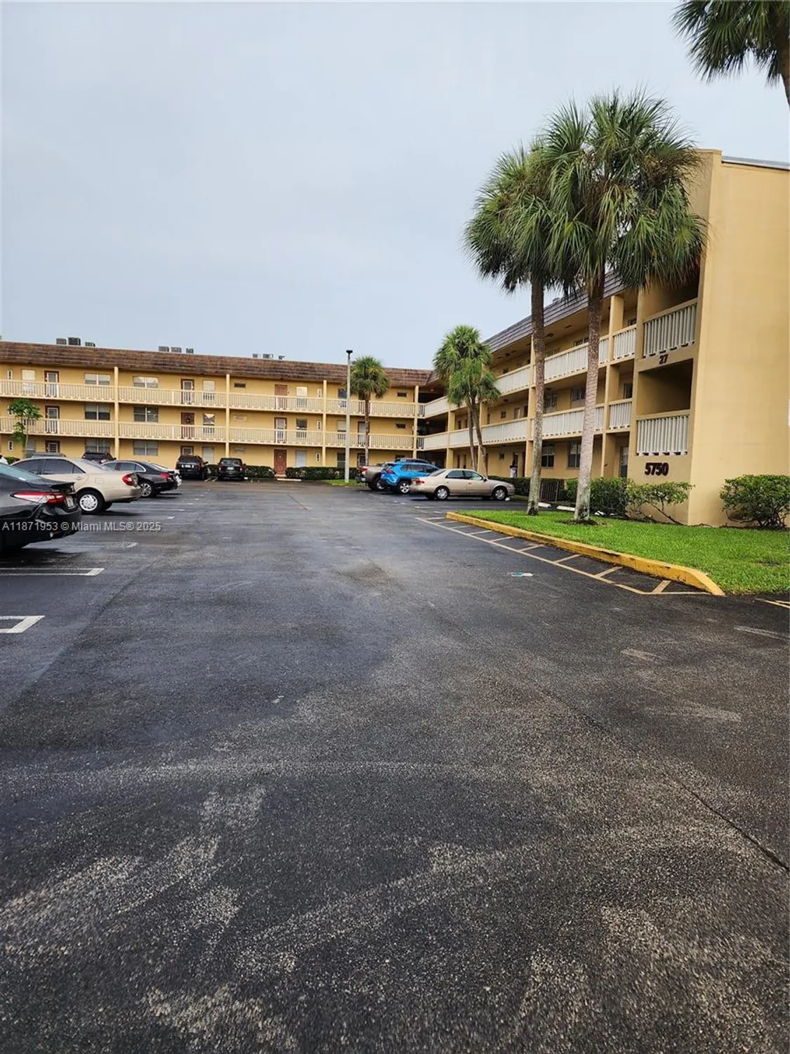 Property Slideshow image 1 of 15 | 5750 nw 64th ave apt 303, Tamarac, FL, 33319