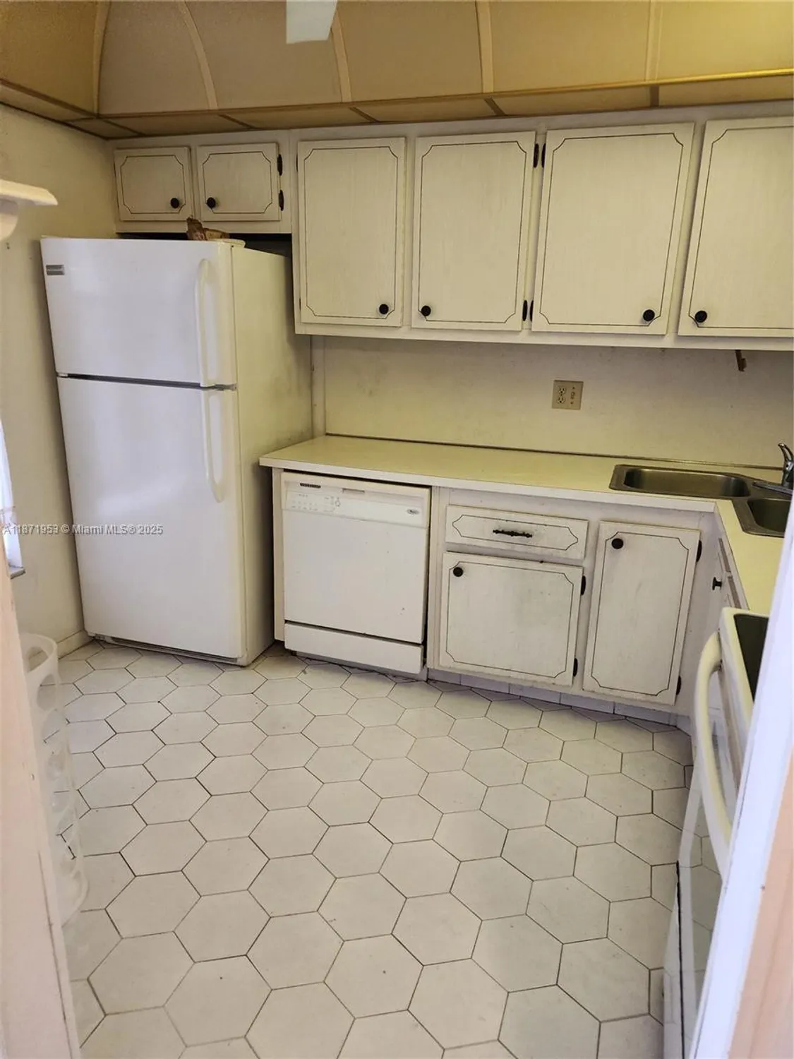 Property Slideshow image 10 of 15 | 5750 nw 64th ave apt 303, Tamarac, FL, 33319