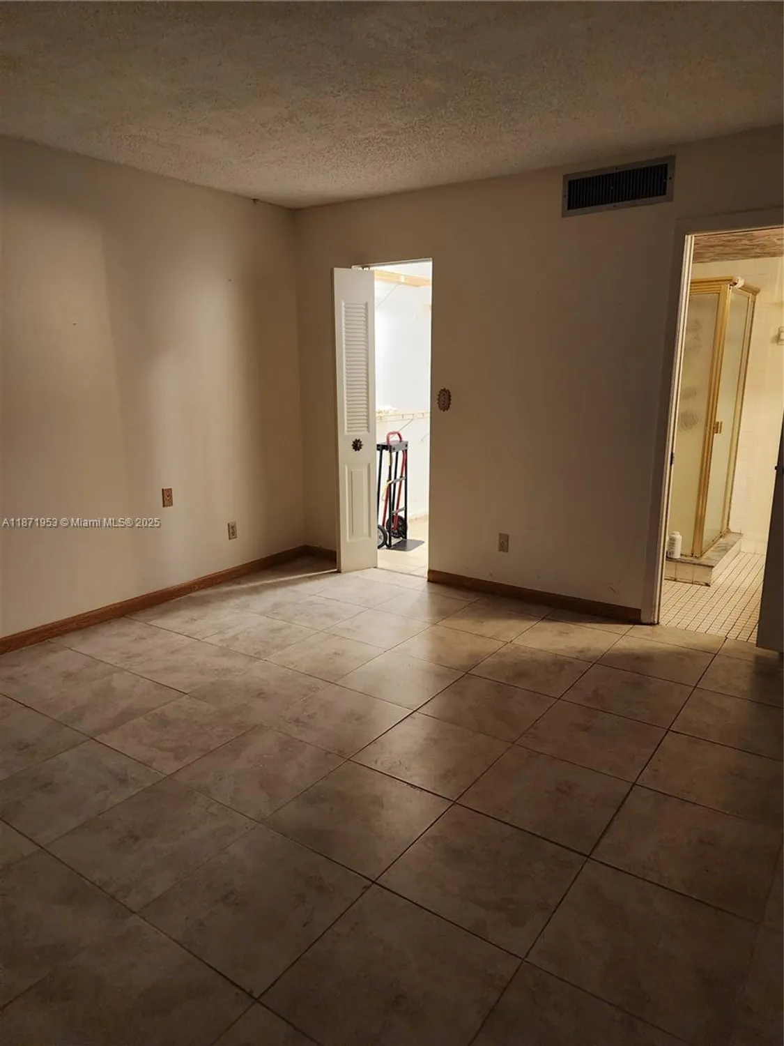 Property Slideshow image 13 of 15 | 5750 nw 64th ave apt 303, Tamarac, FL, 33319