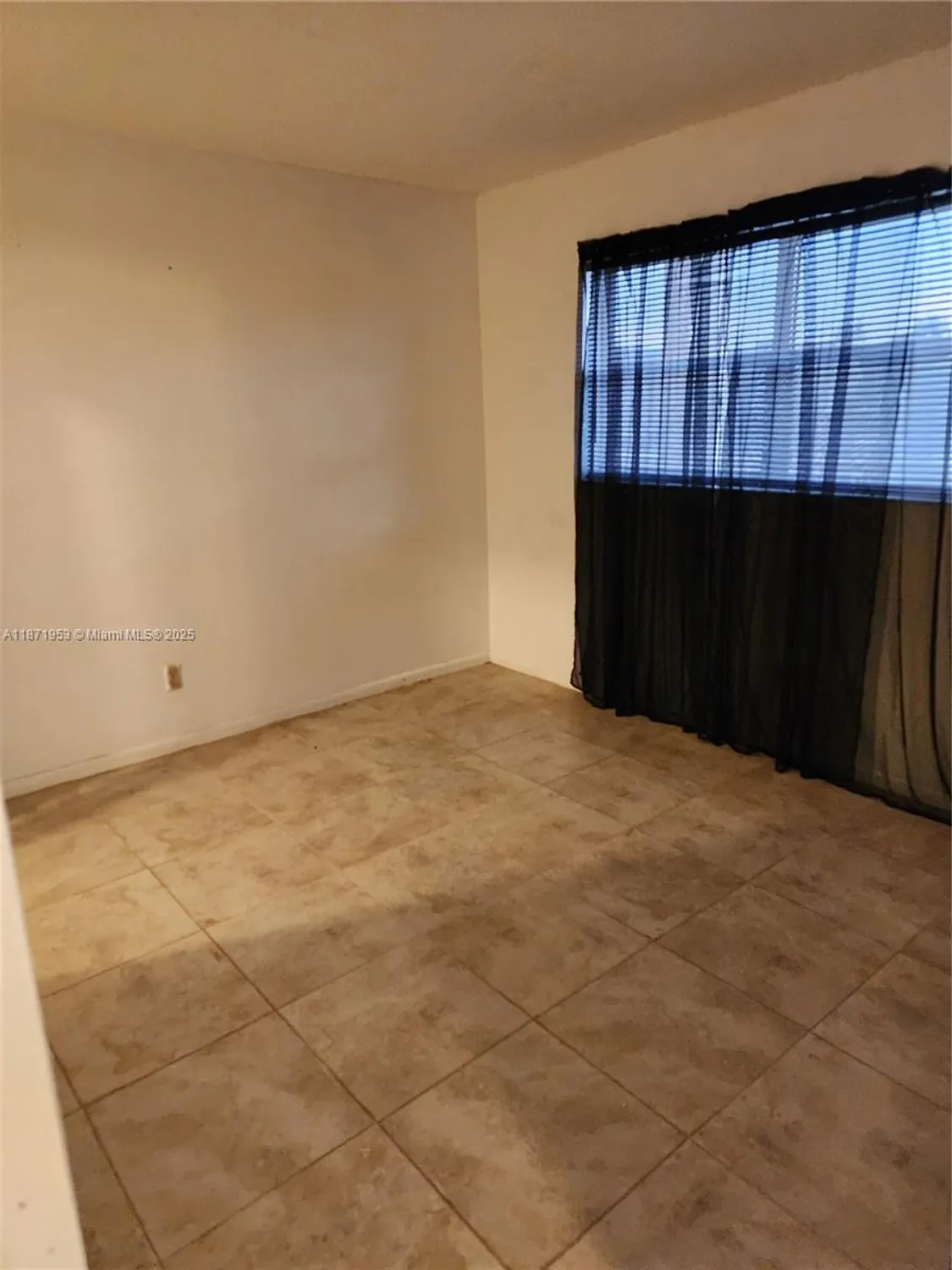 Property Slideshow image 4 of 15 | 5750 nw 64th ave apt 303, Tamarac, FL, 33319