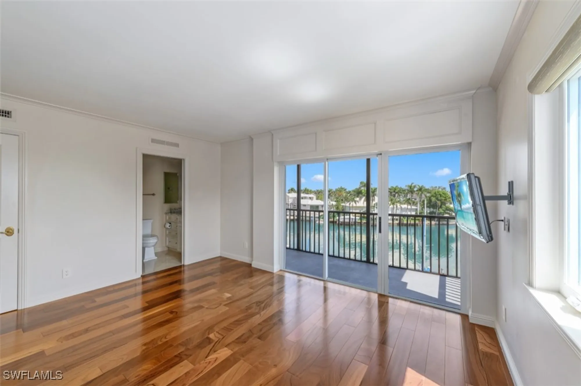 Property Slideshow image 10 of 29 | 2170 gulf shore blvd 44e, Naples, FL, 34102