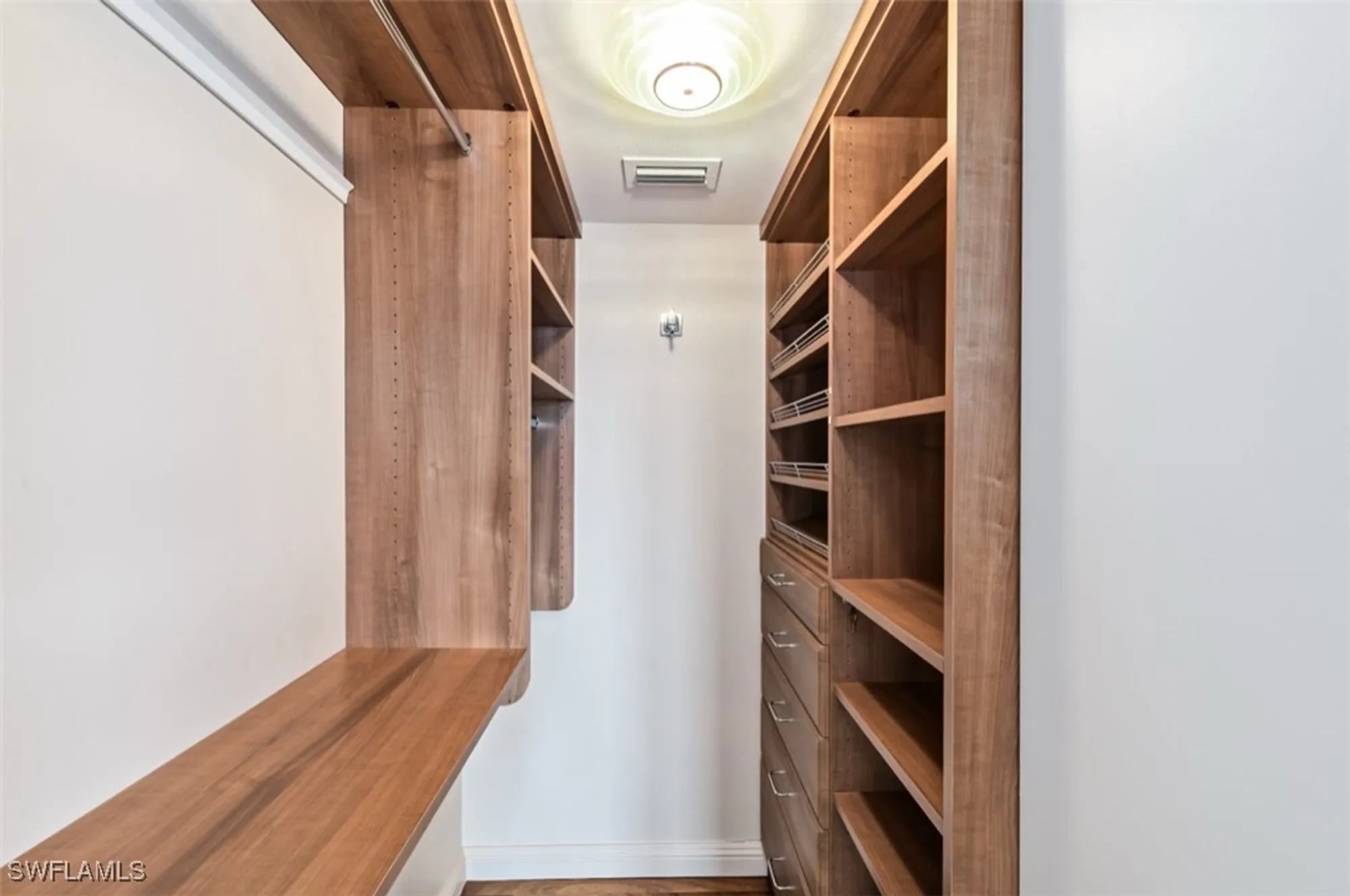 Property Slideshow image 13 of 29 | 2170 gulf shore blvd 44e, Naples, FL, 34102