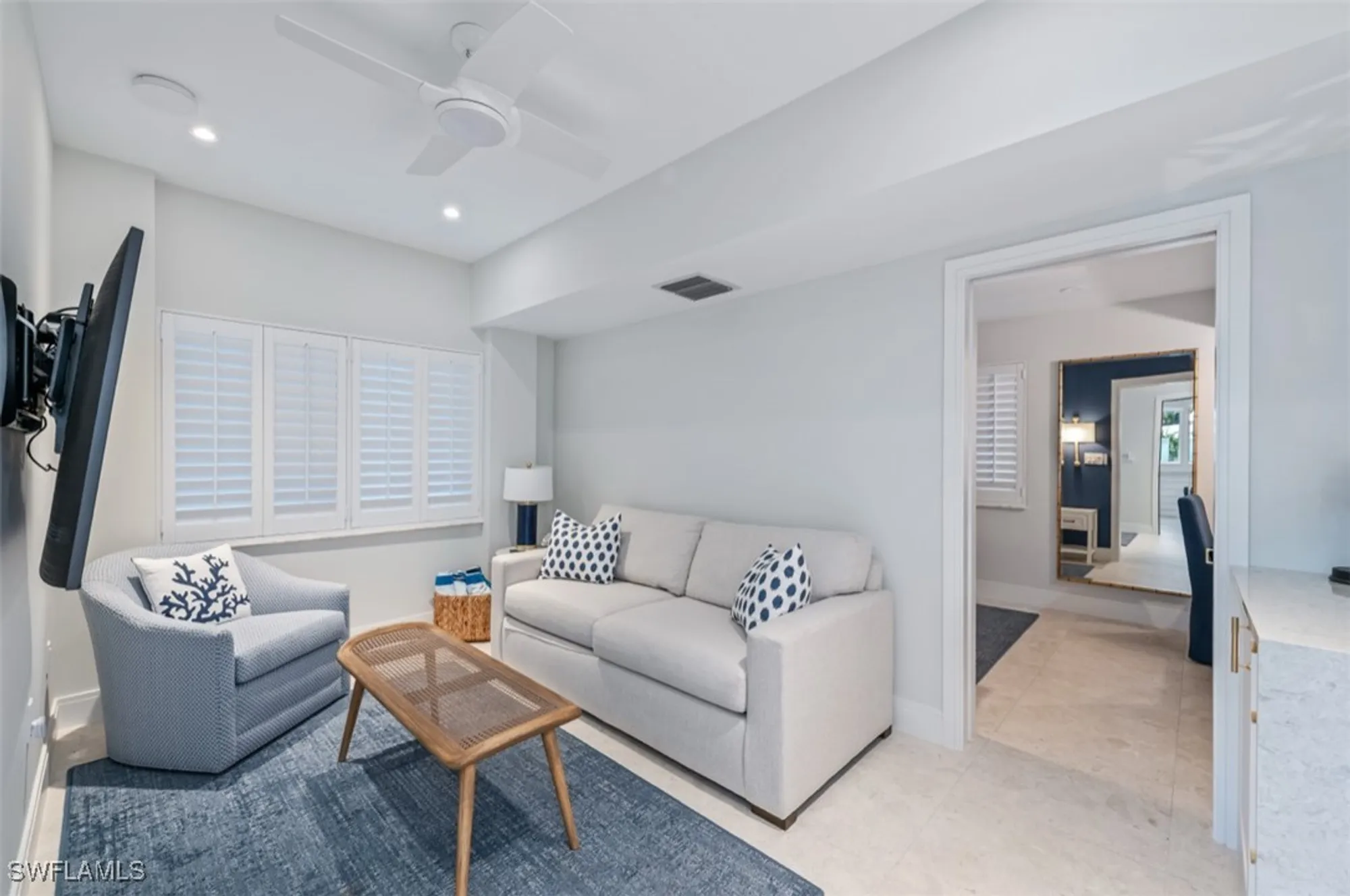 Property Slideshow image 27 of 29 | 2170 gulf shore blvd 44e, Naples, FL, 34102