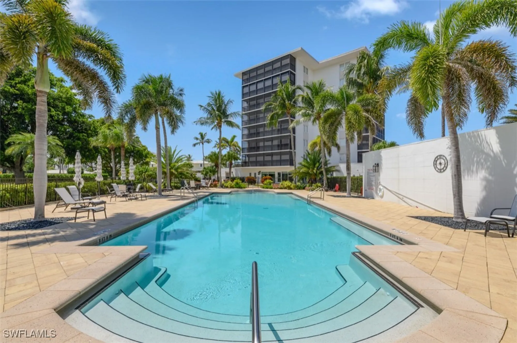 Property Slideshow image 23 of 29 | 2170 gulf shore blvd 44e, Naples, FL, 34102