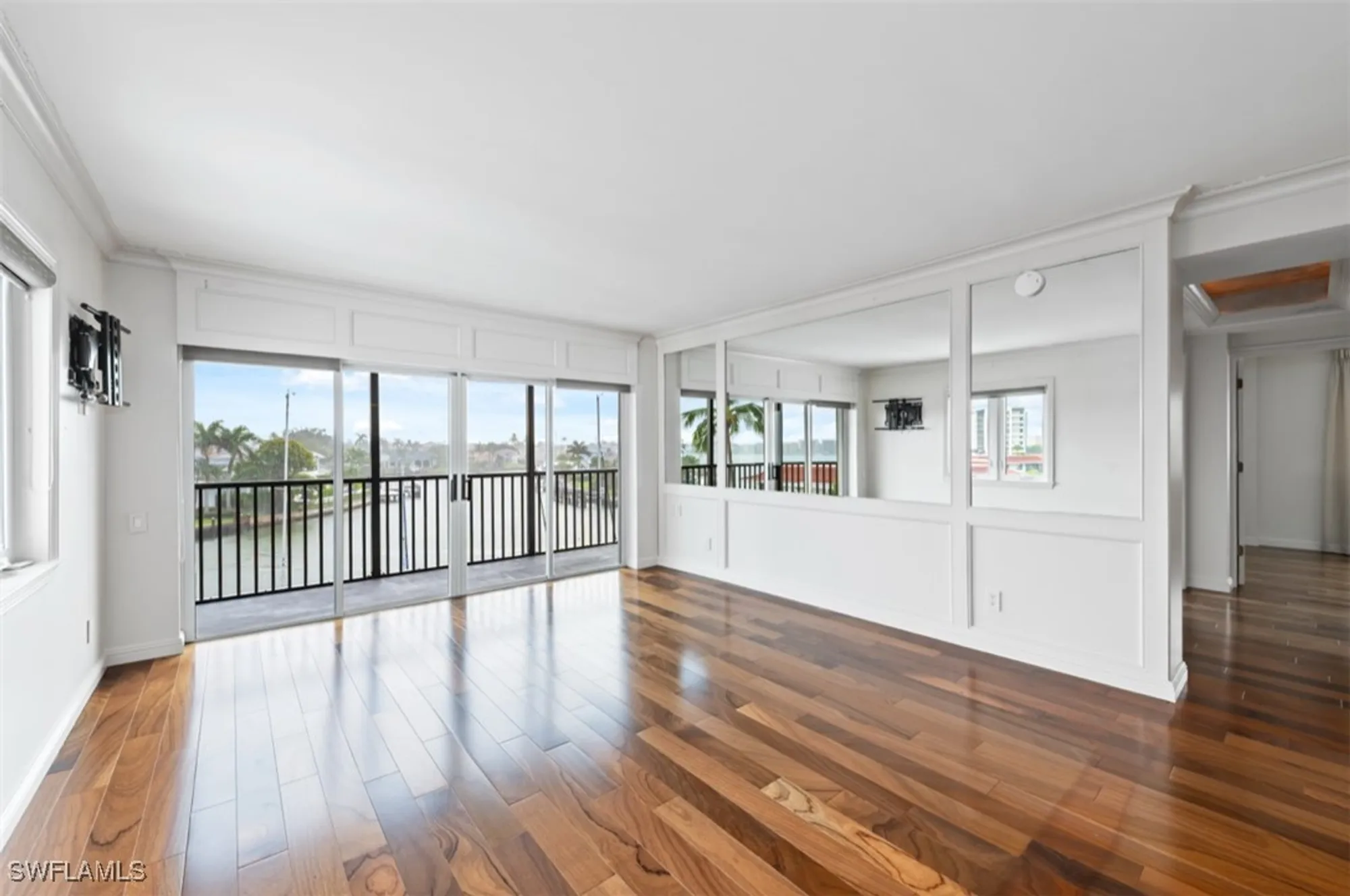 Property Slideshow image 7 of 29 | 2170 gulf shore blvd 44e, Naples, FL, 34102