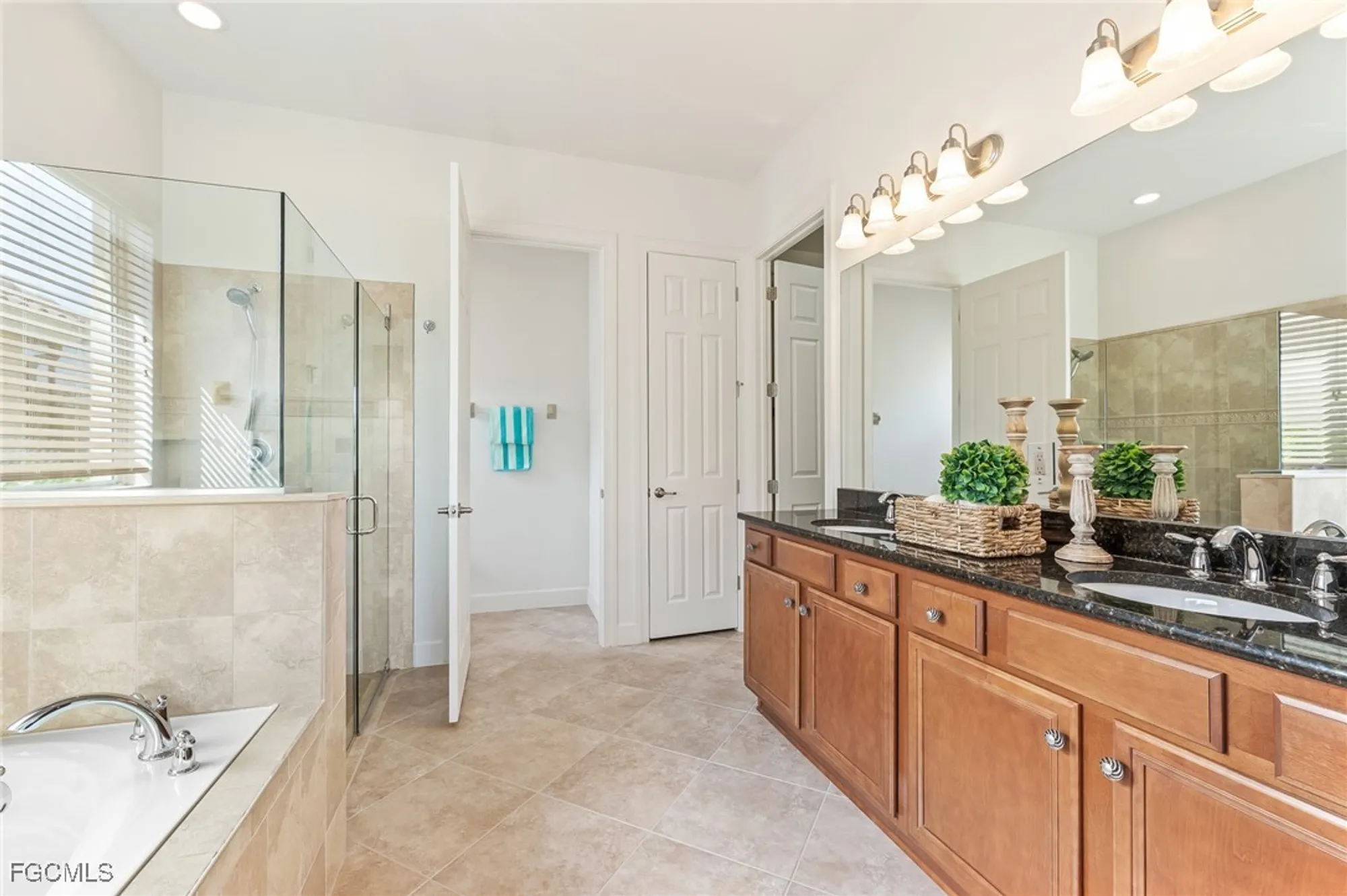 Property Slideshow image 16 of 35 | 10964 surrey pl, Fort Myers, FL, 33913