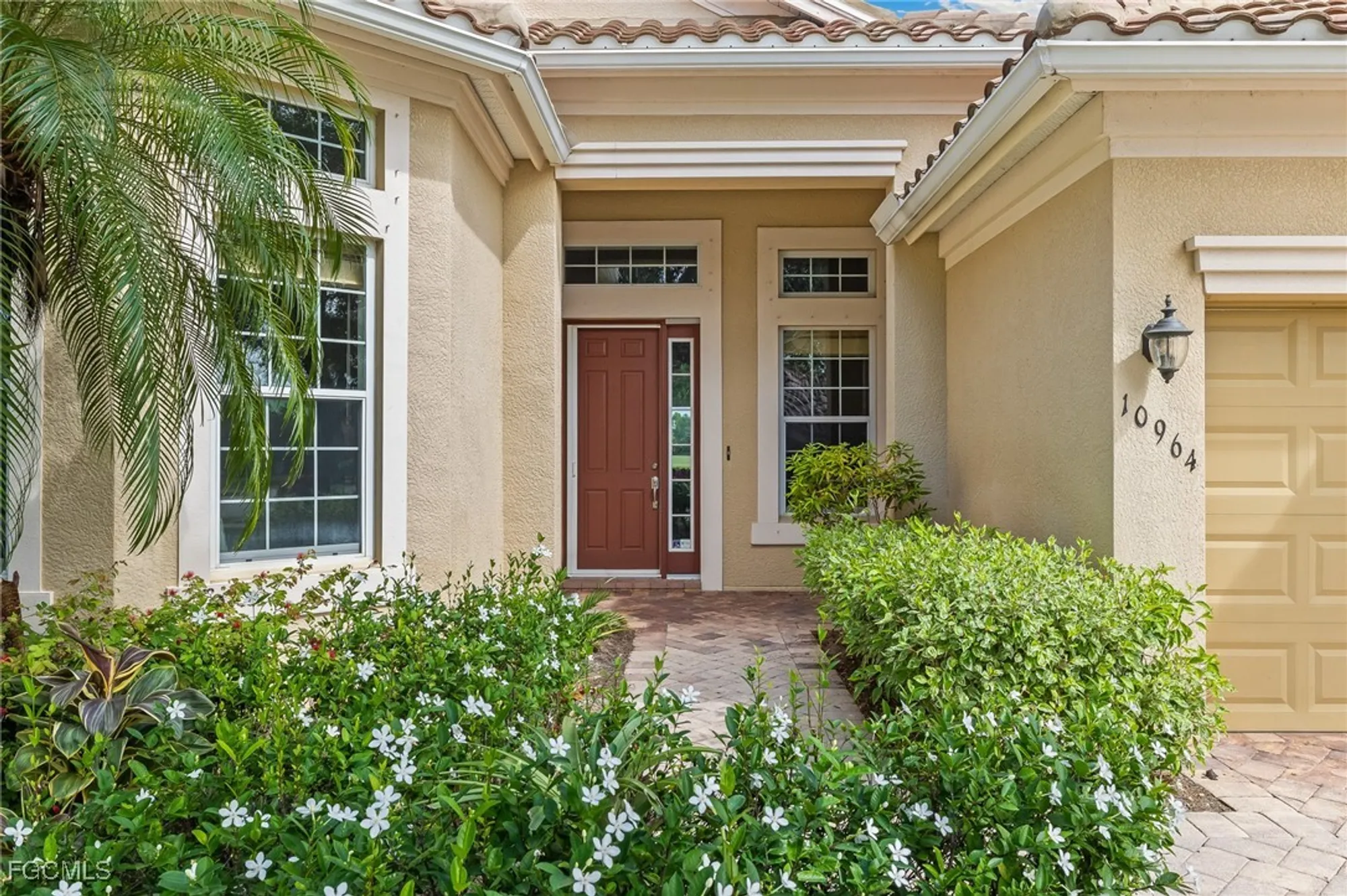 Property Slideshow image 2 of 35 | 10964 surrey pl, Fort Myers, FL, 33913
