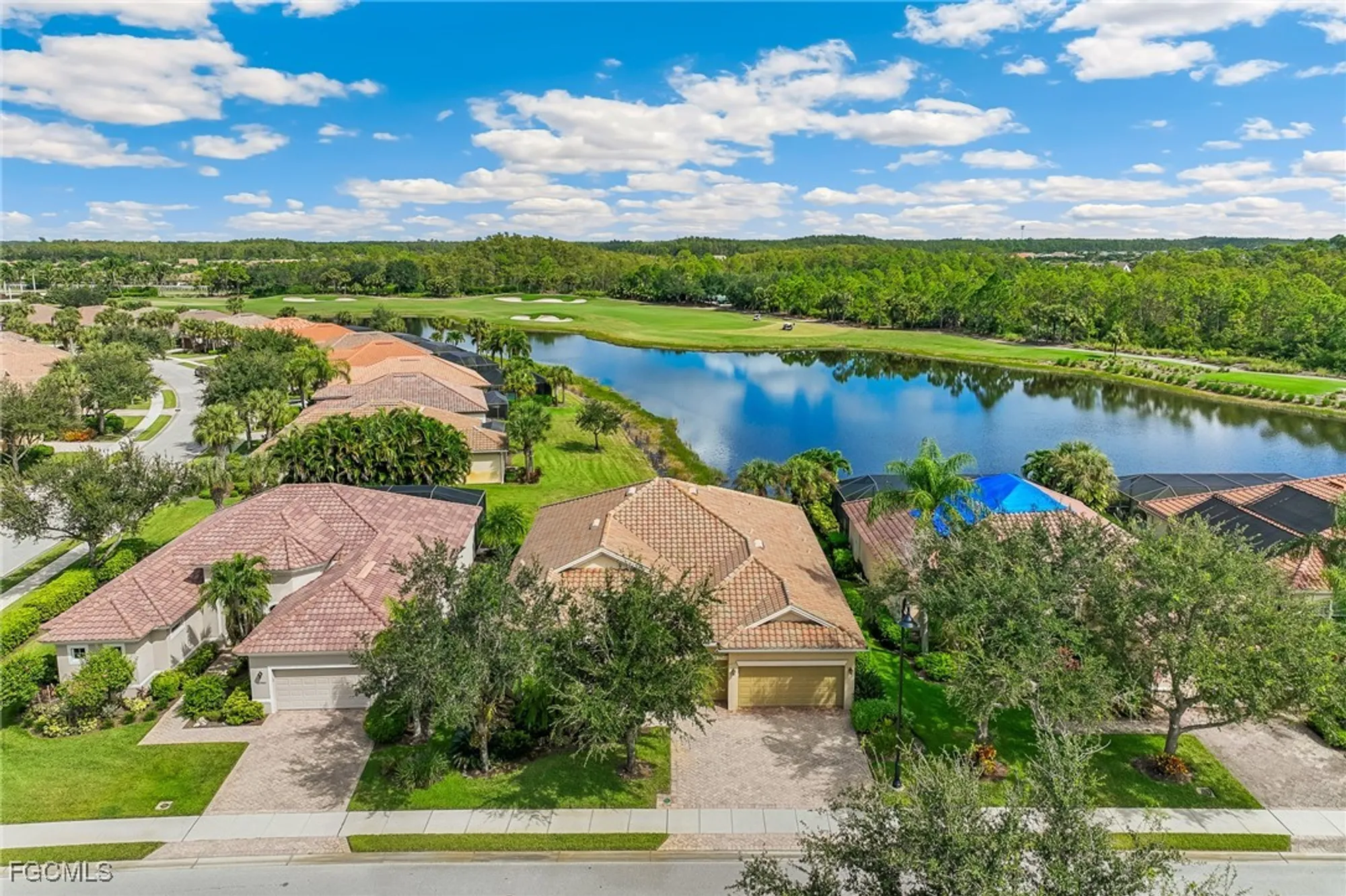 Property Slideshow image 3 of 35 | 10964 surrey pl, Fort Myers, FL, 33913