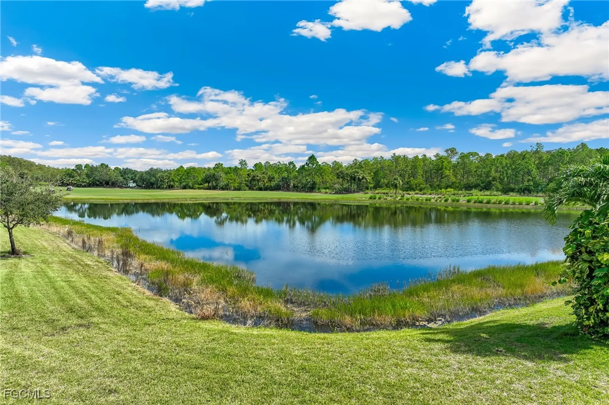 Property Slideshow image 5 of 35 | 10964 surrey pl, Fort Myers, FL, 33913