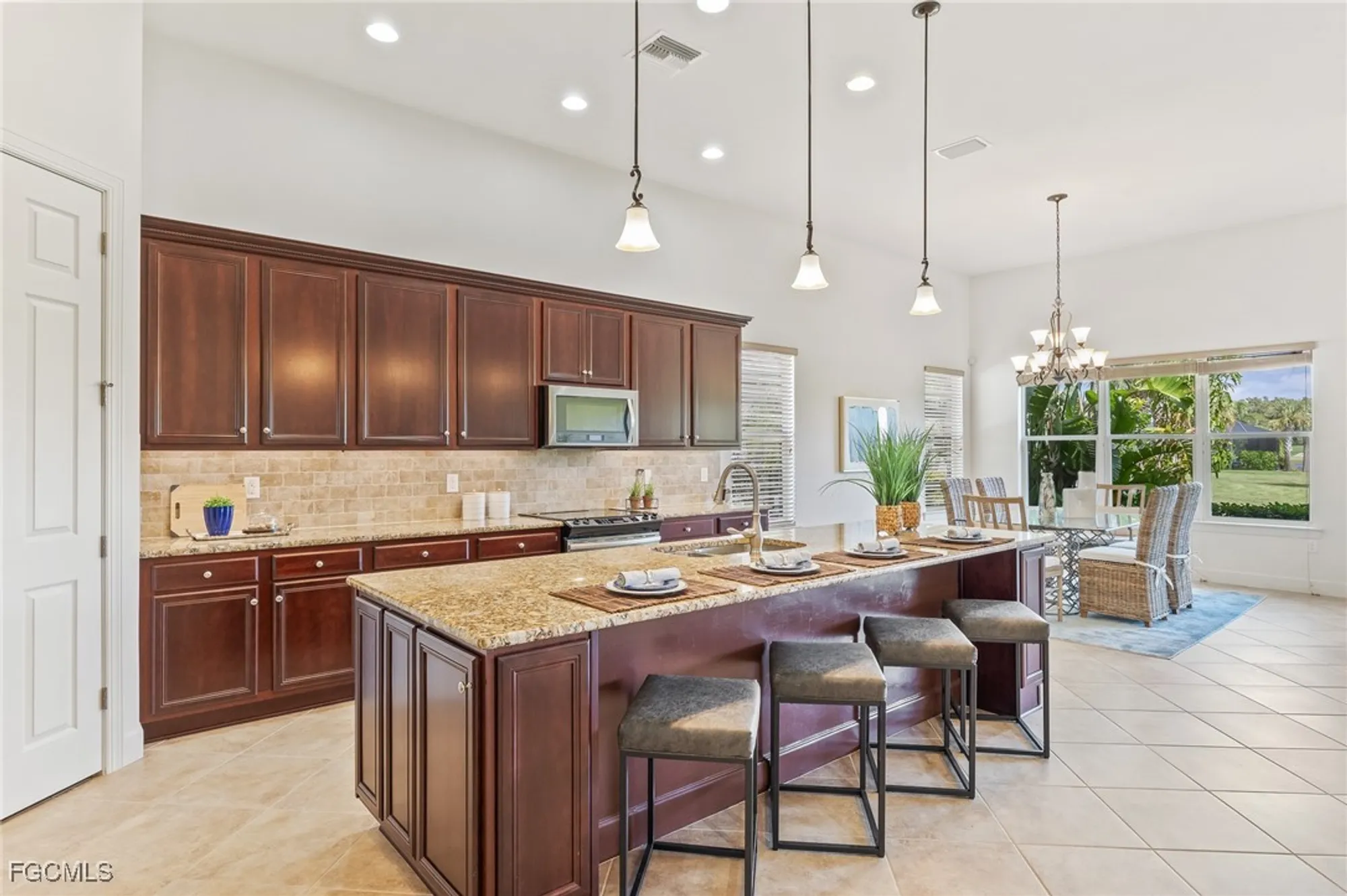 Property Slideshow image 9 of 35 | 10964 surrey pl, Fort Myers, FL, 33913