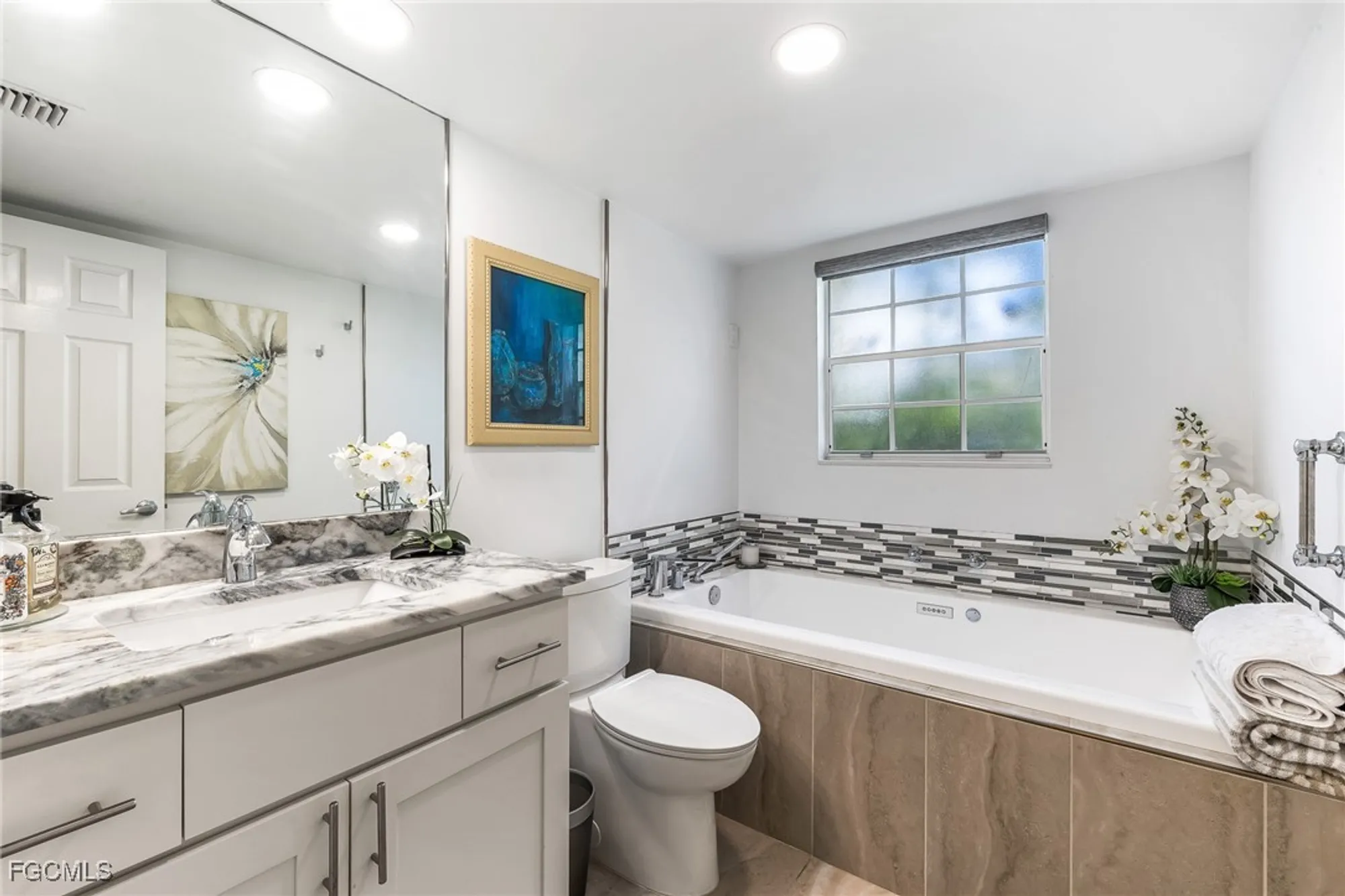 Property Slideshow image 14 of 40 | 14979 rivers edge ct apt 224, Fort Myers, FL, 33908