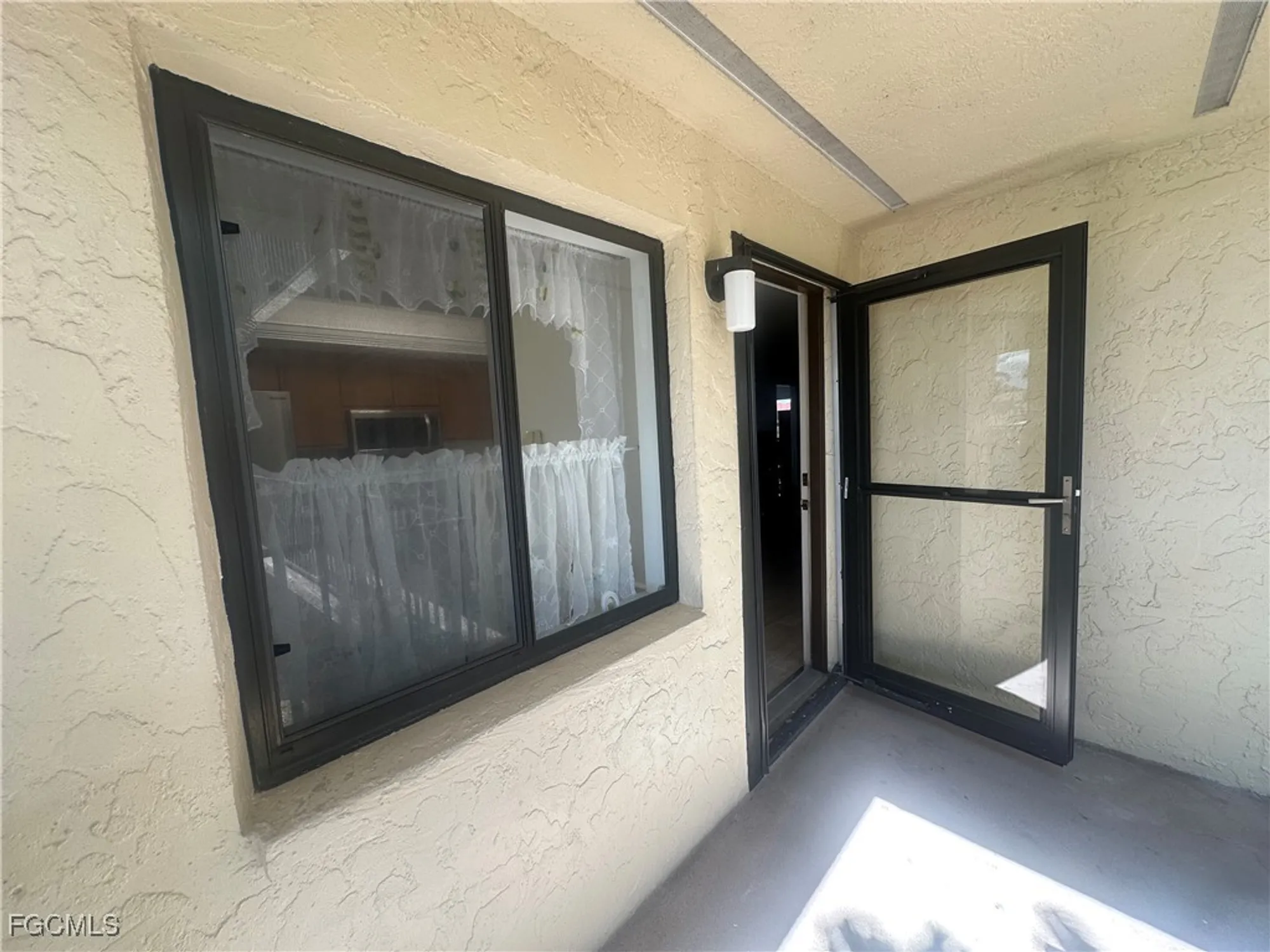 Property Slideshow image 14 of 24 | 11110 caravel cir 204, Fort Myers, FL, 33908