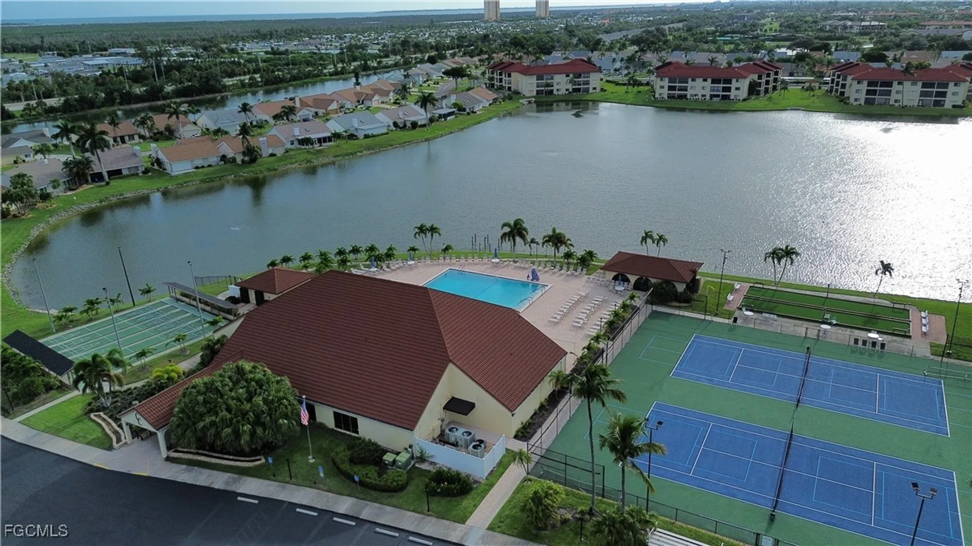 Property Slideshow image 19 of 24 | 11110 caravel cir 204, Fort Myers, FL, 33908