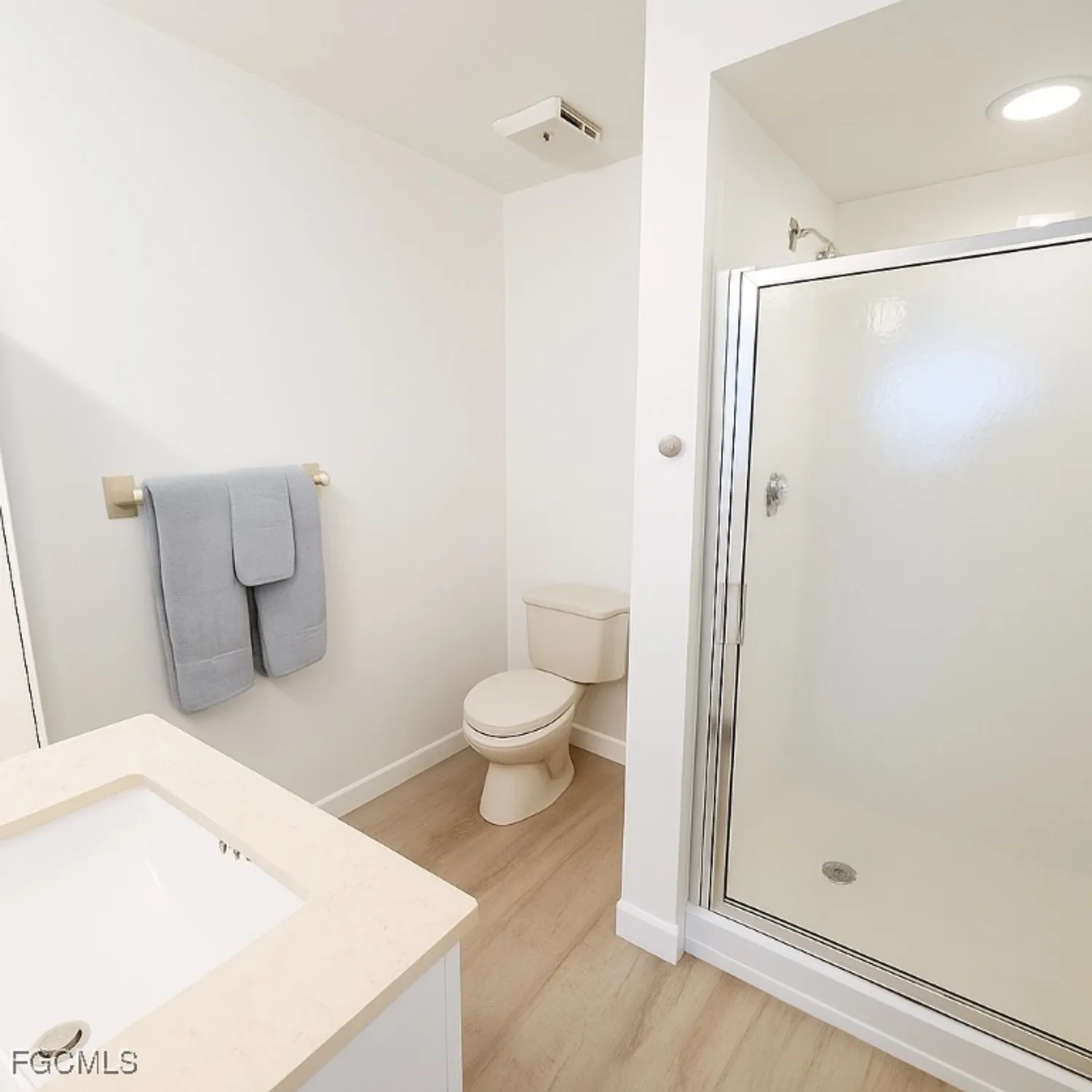 Property Slideshow image 11 of 24 | 11110 caravel cir 204, Fort Myers, FL, 33908
