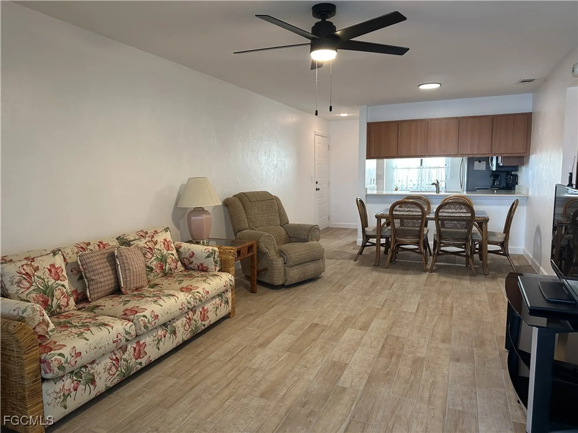 Property Slideshow image 6 of 24 | 11110 caravel cir 204, Fort Myers, FL, 33908