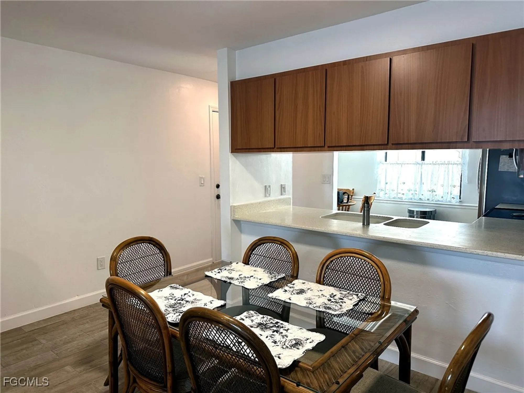 Property Slideshow image 8 of 24 | 11110 caravel cir 204, Fort Myers, FL, 33908