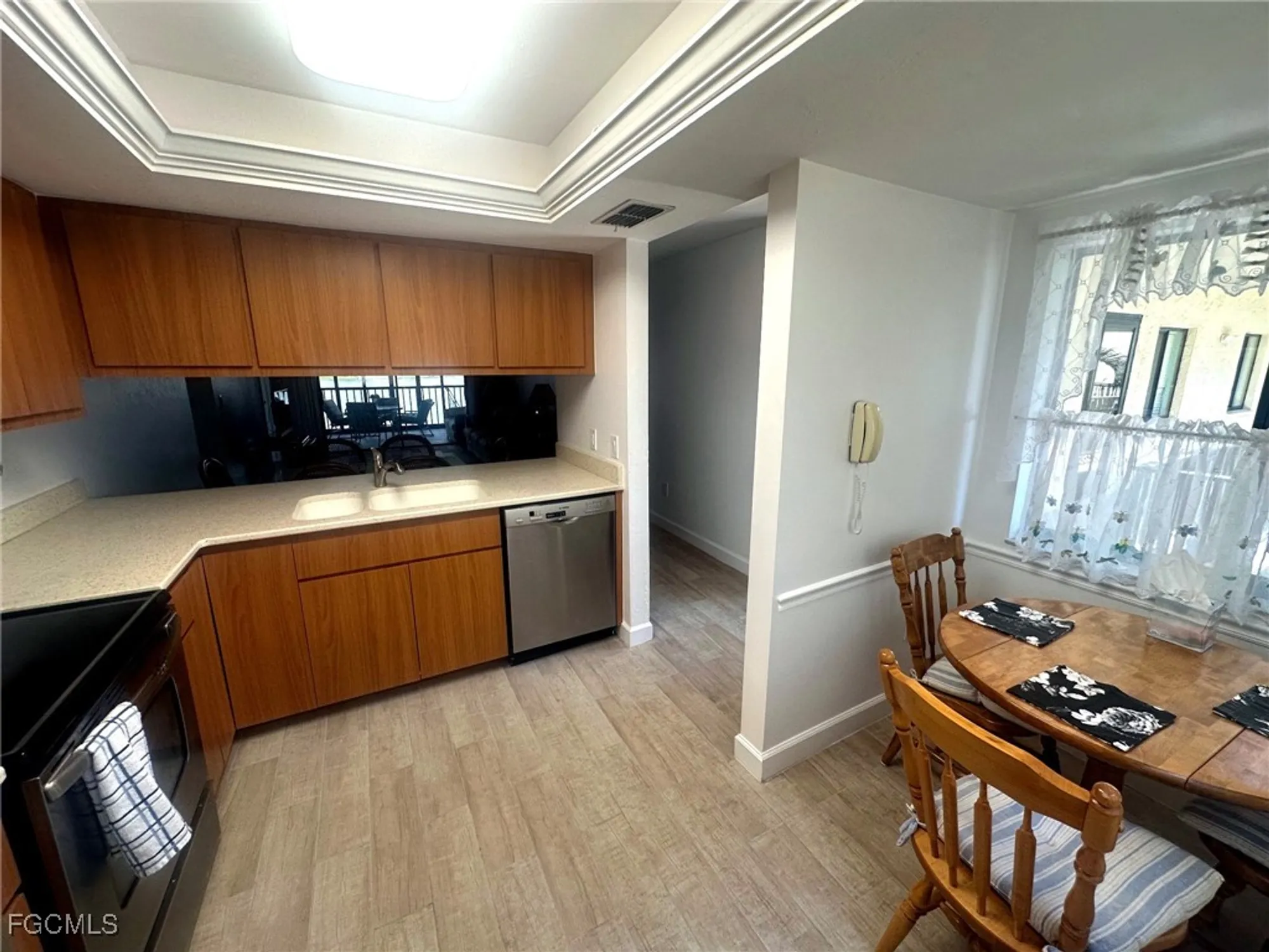 Property Slideshow image 9 of 24 | 11110 caravel cir 204, Fort Myers, FL, 33908