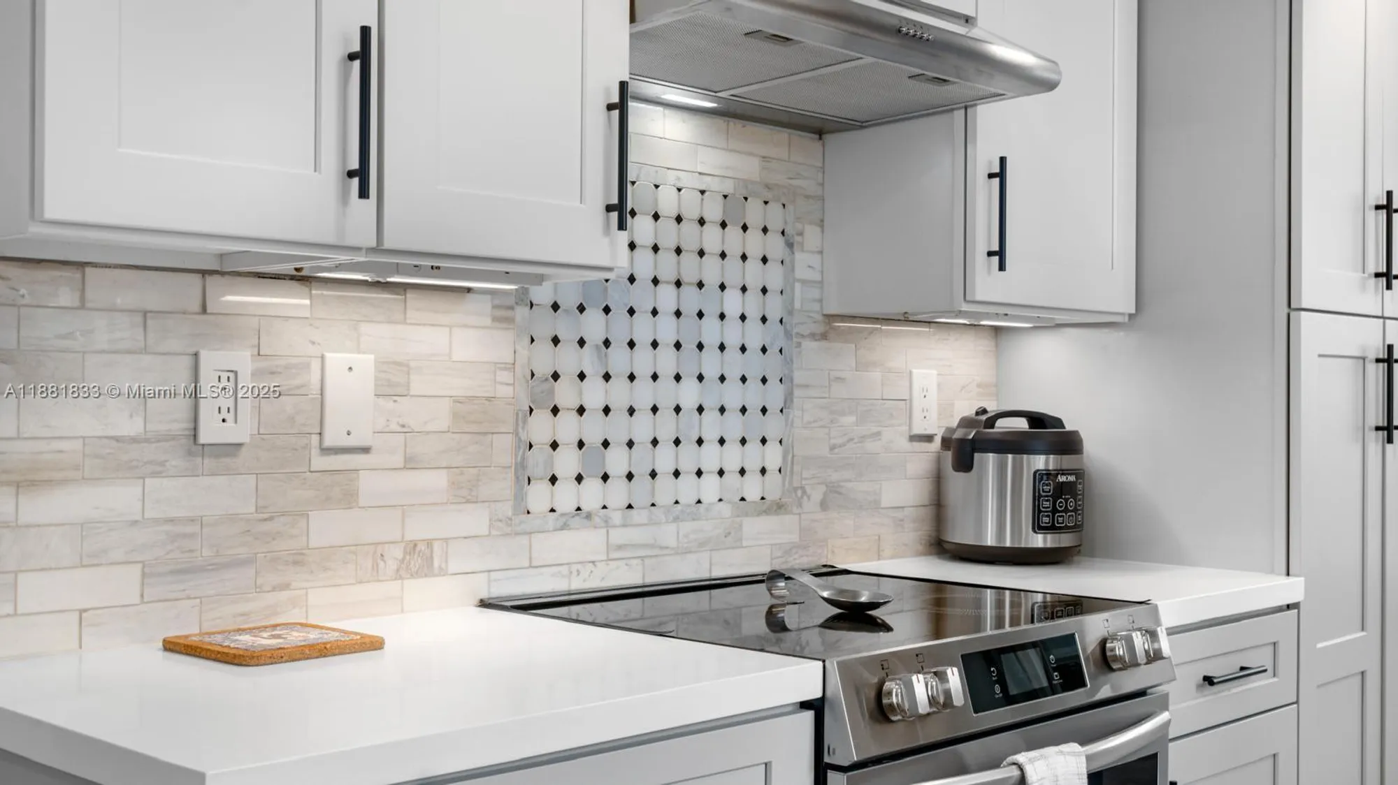 Property Slideshow image 14 of 28 | 7320 n devon dr 101, Tamarac, FL, 33321