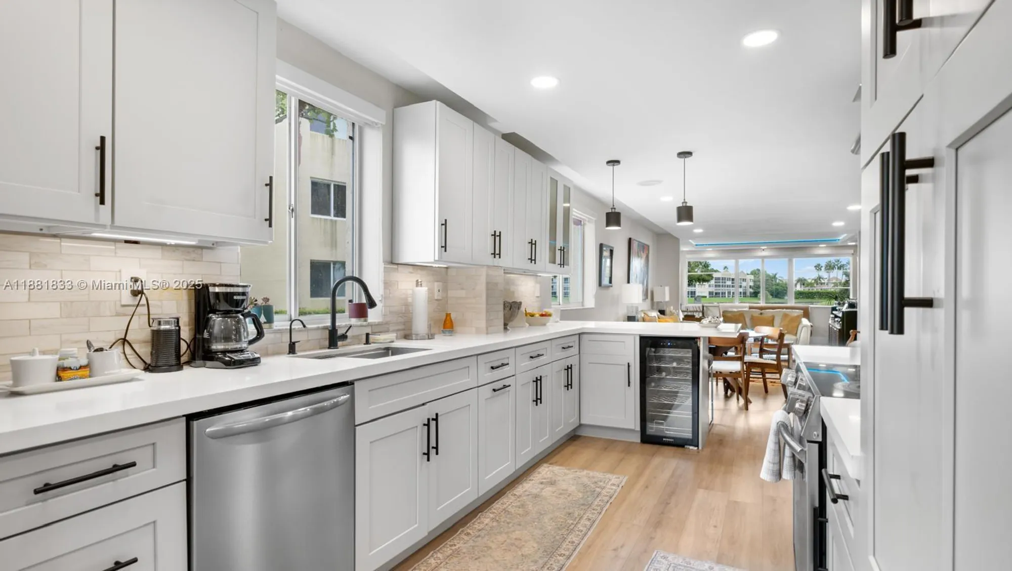 Property Slideshow image 15 of 28 | 7320 n devon dr 101, Tamarac, FL, 33321