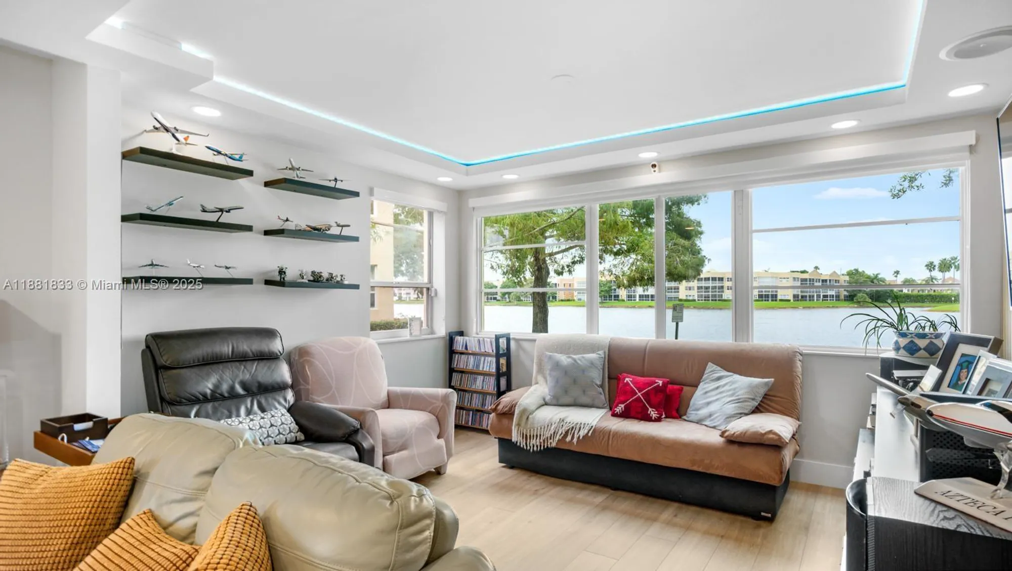 Property Slideshow image 10 of 28 | 7320 n devon dr 101, Tamarac, FL, 33321