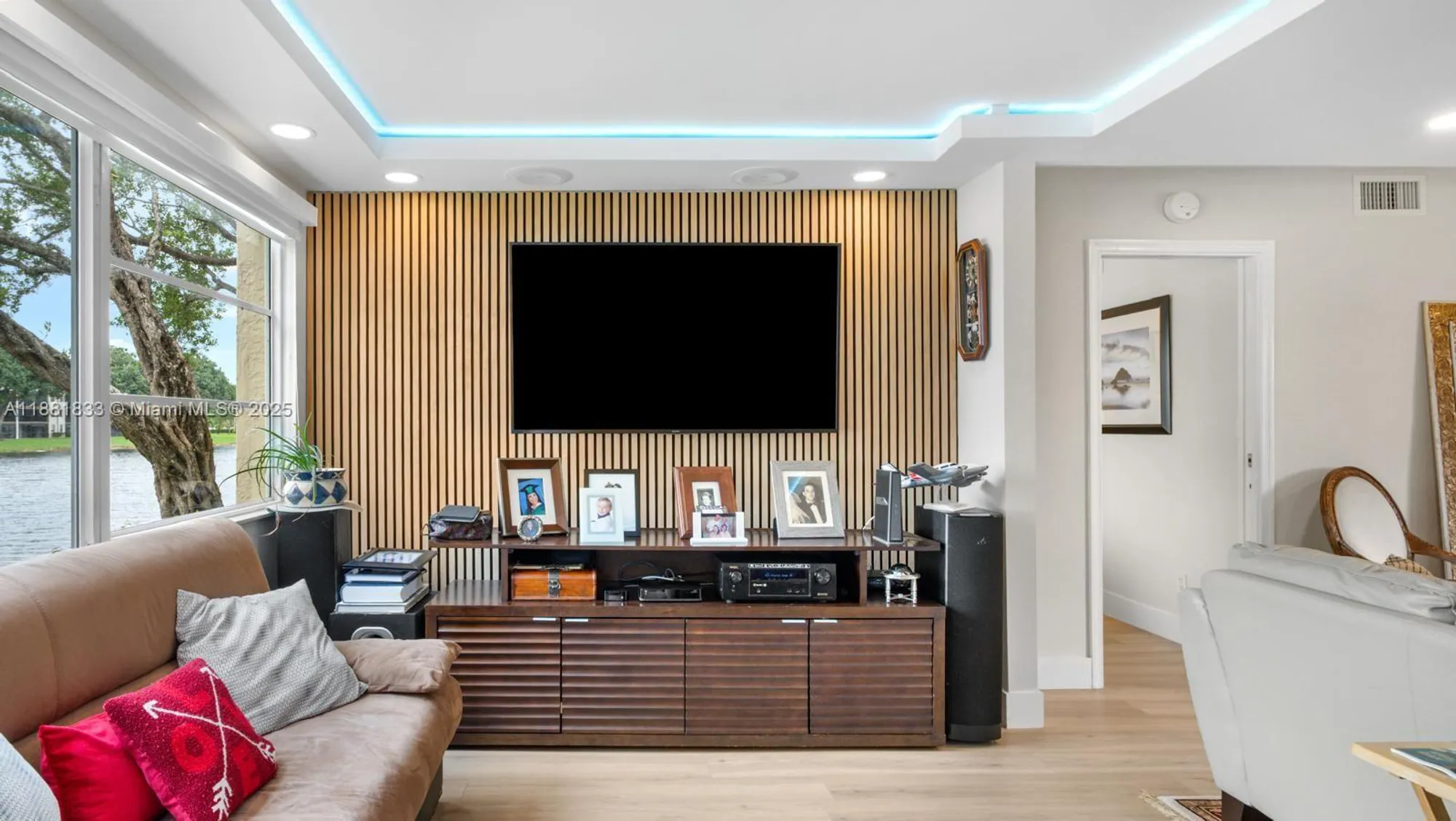 Property Slideshow image 11 of 28 | 7320 n devon dr 101, Tamarac, FL, 33321