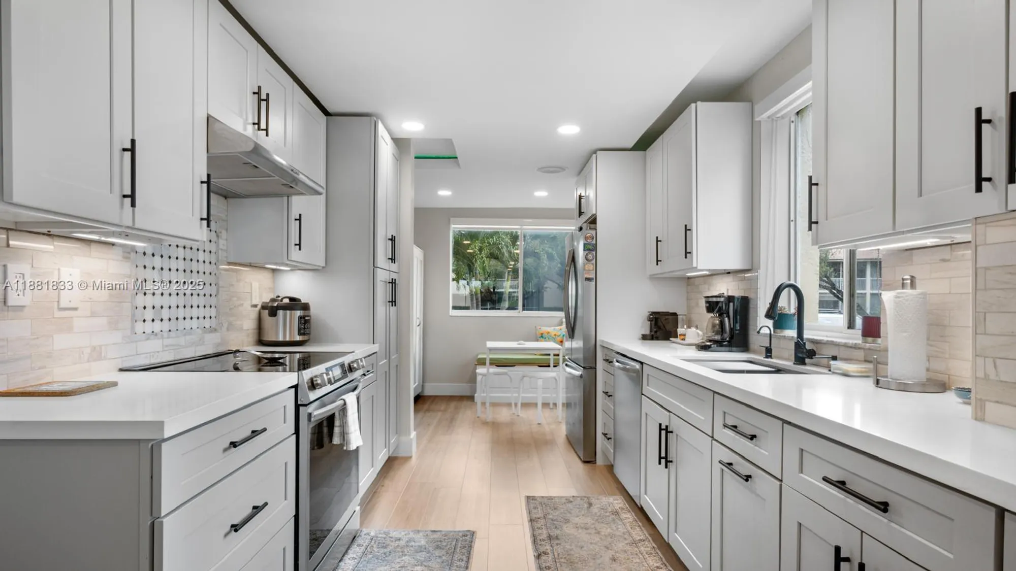 Property Slideshow image 13 of 28 | 7320 n devon dr 101, Tamarac, FL, 33321