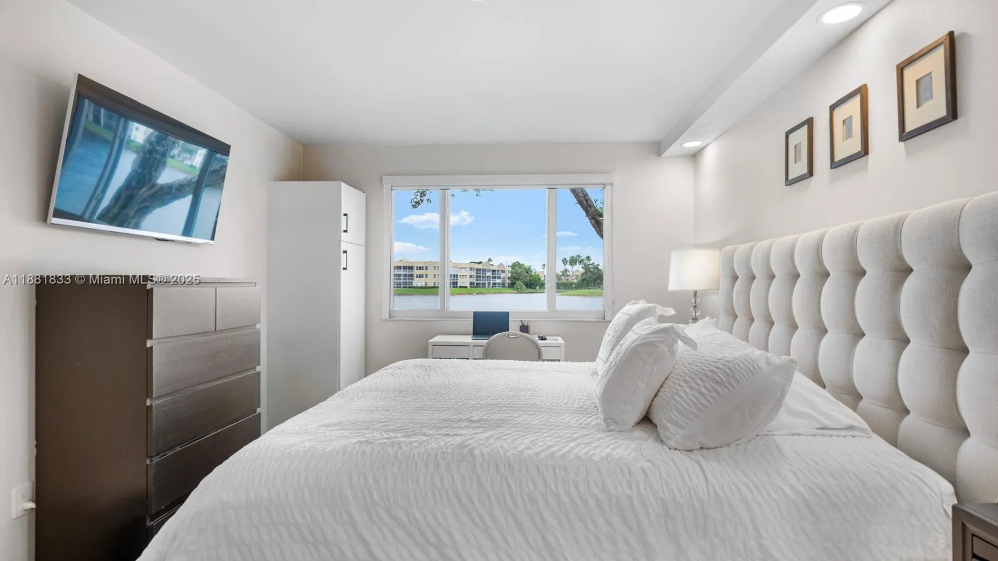 Property Slideshow image 20 of 28 | 7320 n devon dr 101, Tamarac, FL, 33321