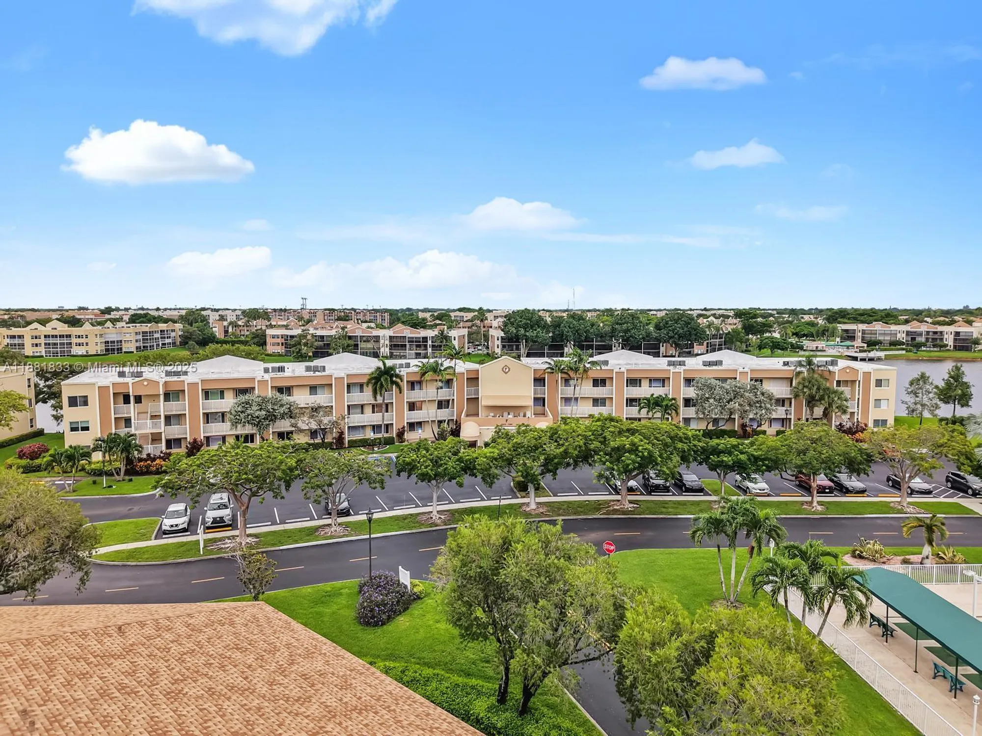 Property Slideshow image 3 of 28 | 7320 n devon dr 101, Tamarac, FL, 33321