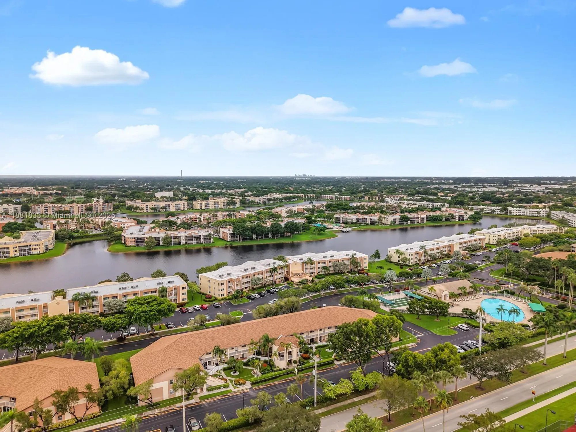 Property Slideshow image 4 of 28 | 7320 n devon dr 101, Tamarac, FL, 33321