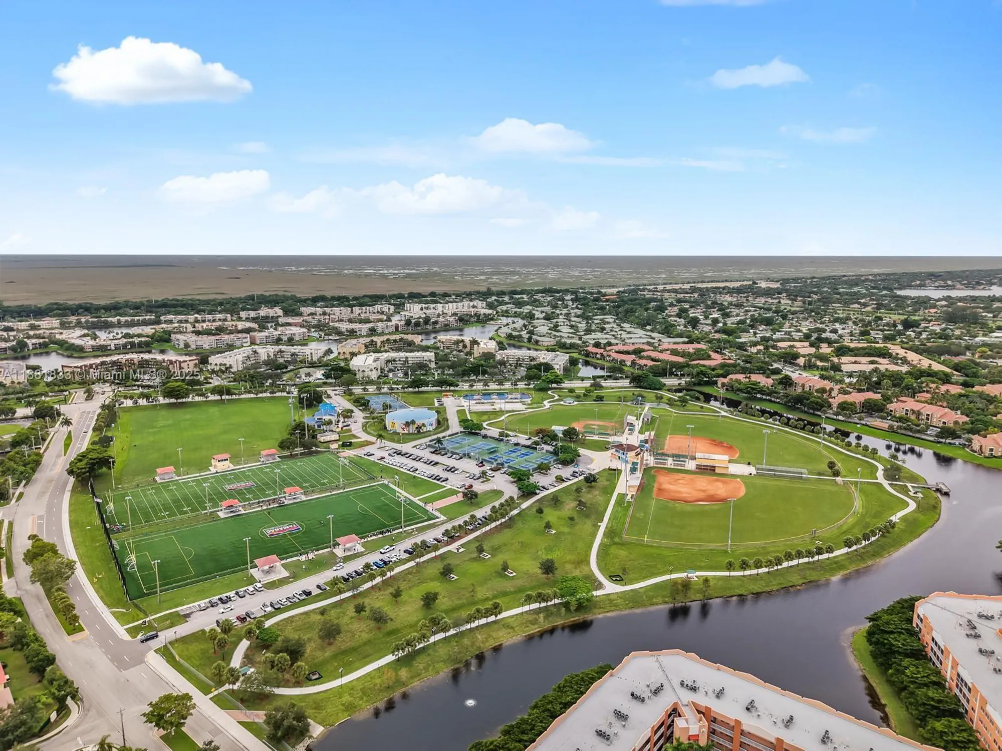 Property Slideshow image 5 of 28 | 7320 n devon dr 101, Tamarac, FL, 33321