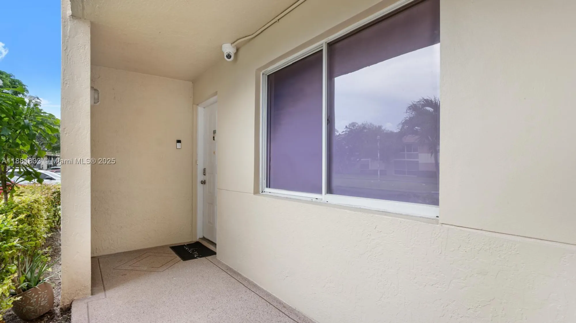 Property Slideshow image 7 of 28 | 7320 n devon dr 101, Tamarac, FL, 33321