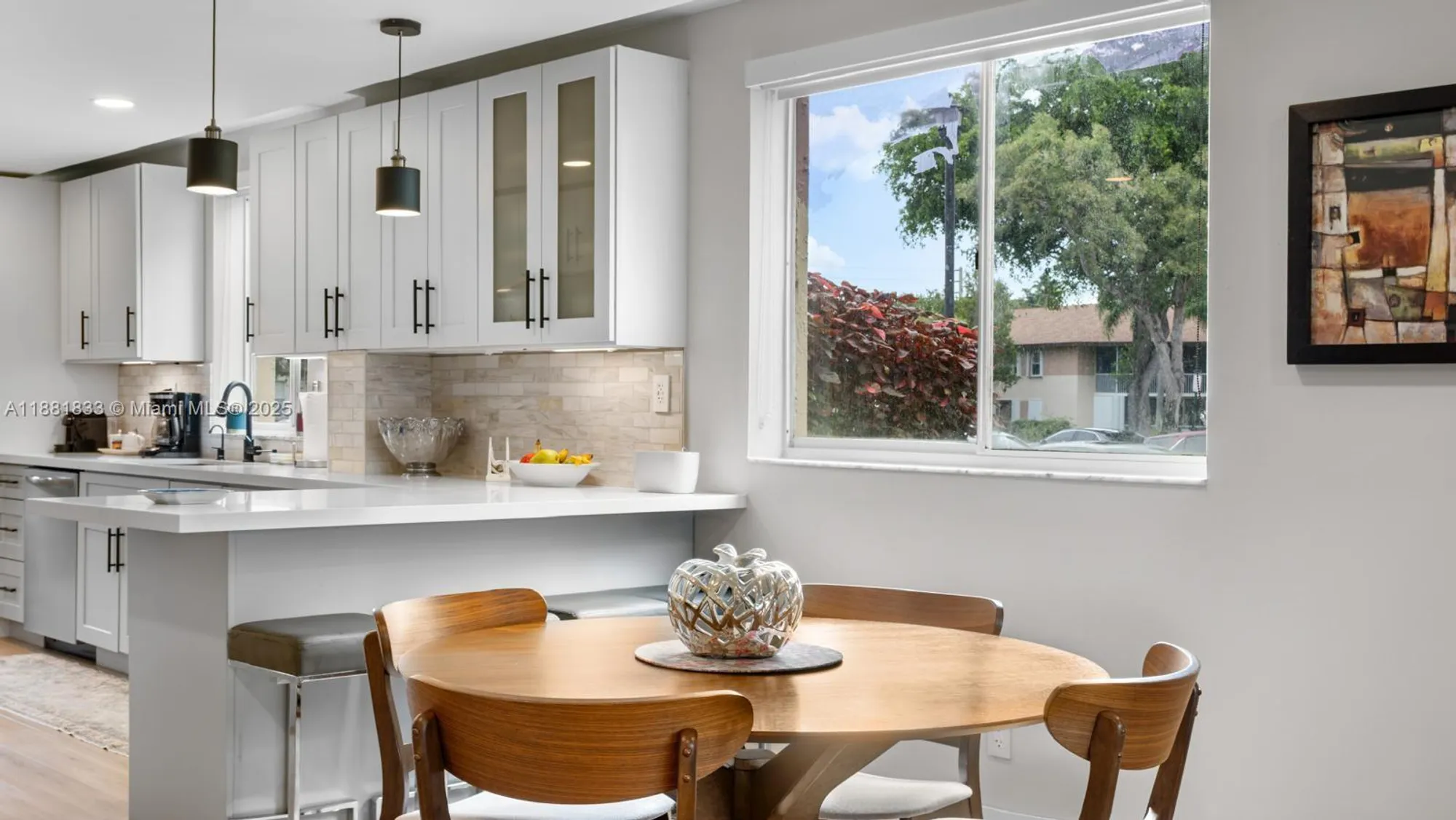 Property Slideshow image 9 of 28 | 7320 n devon dr 101, Tamarac, FL, 33321