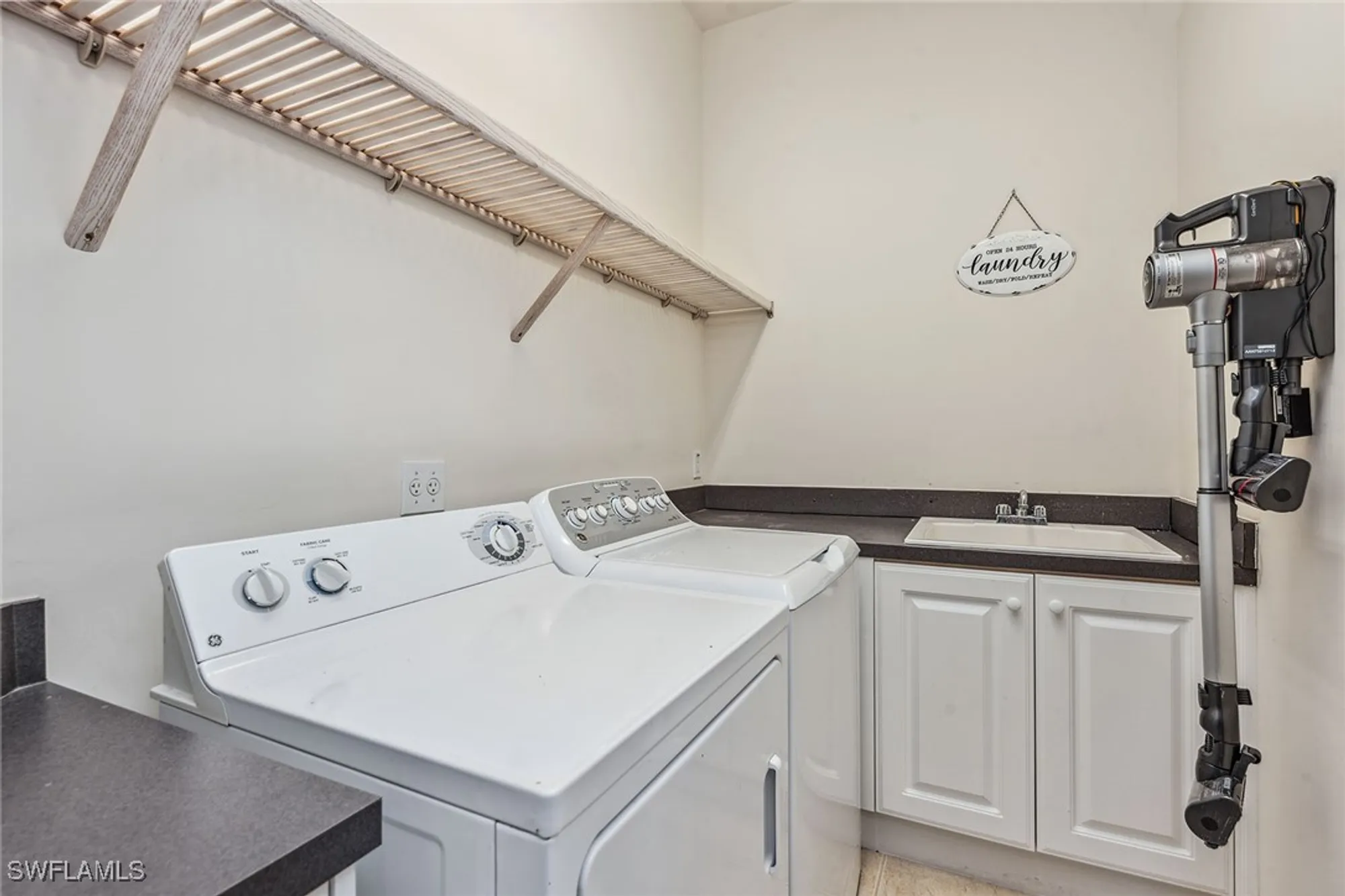 Property Slideshow image 23 of 48 | 3725 montreux ln 204, Naples, FL, 34114